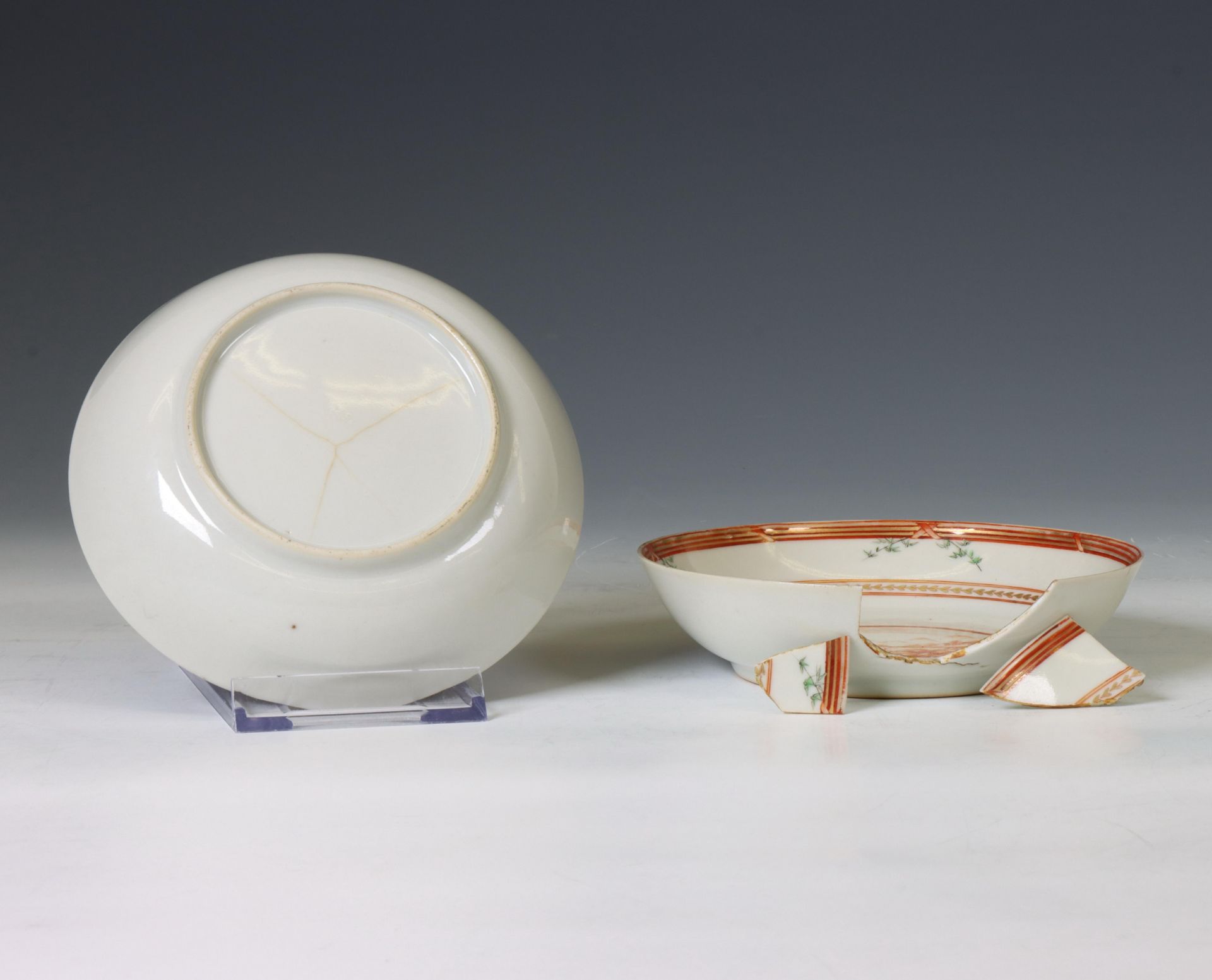 China, a small collection of export porcelain, 18th century, - Bild 2 aus 2