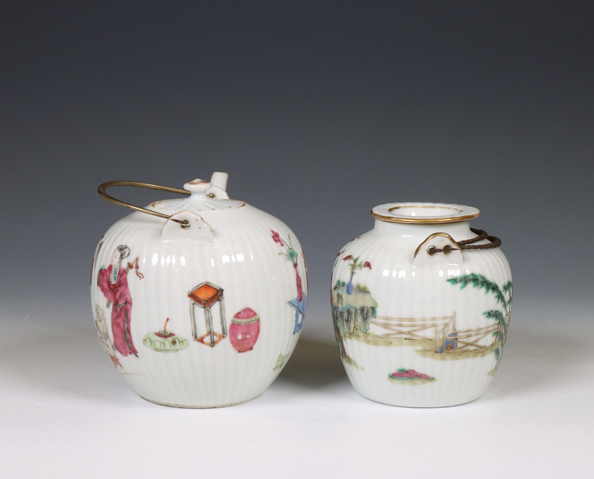 China, two famille rose porcelain ribbed teapots, 19th-20th century, - Bild 4 aus 4
