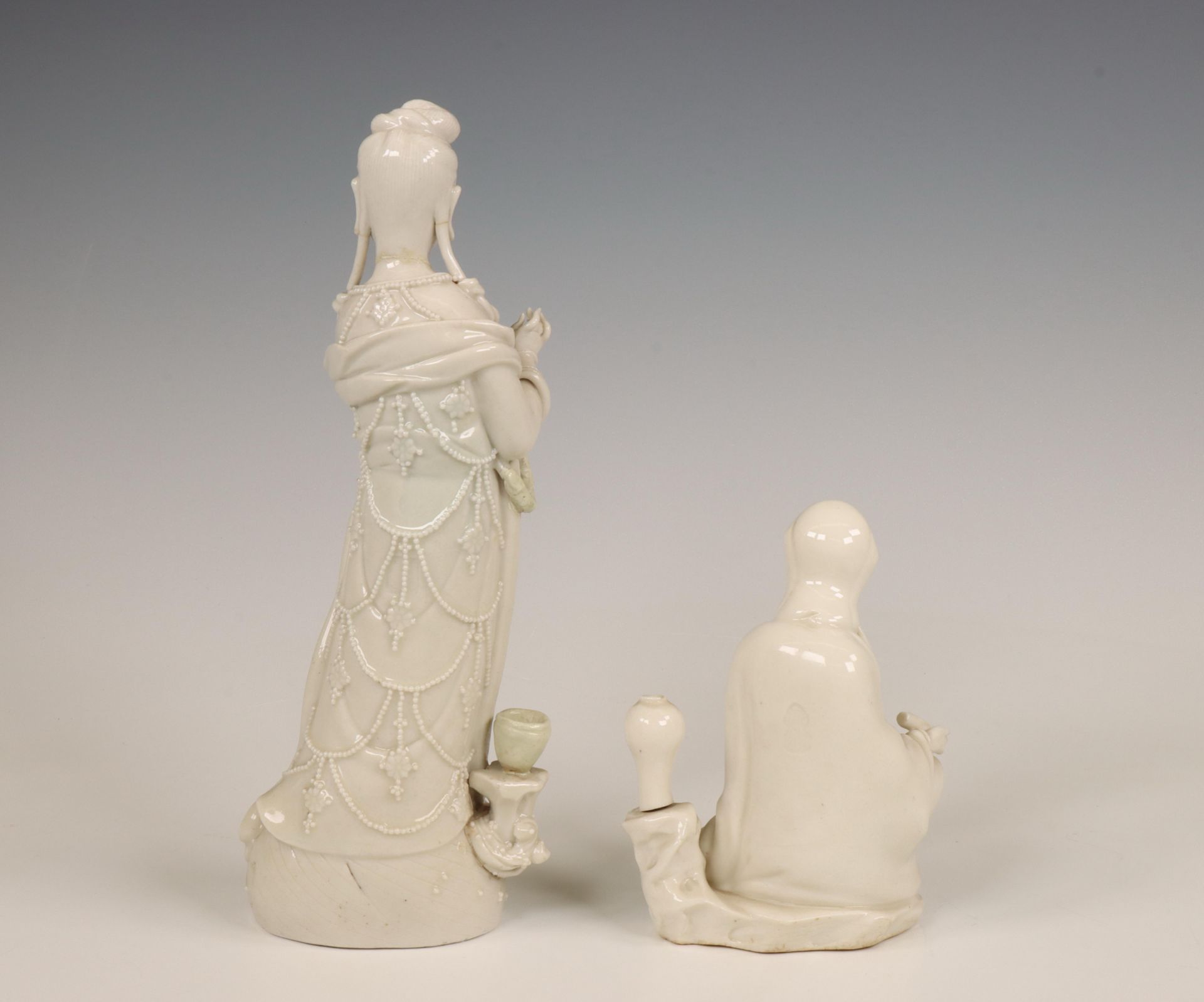 China, two Dehua porcelain models of Guanyin, 19th-20th century, - Bild 3 aus 3