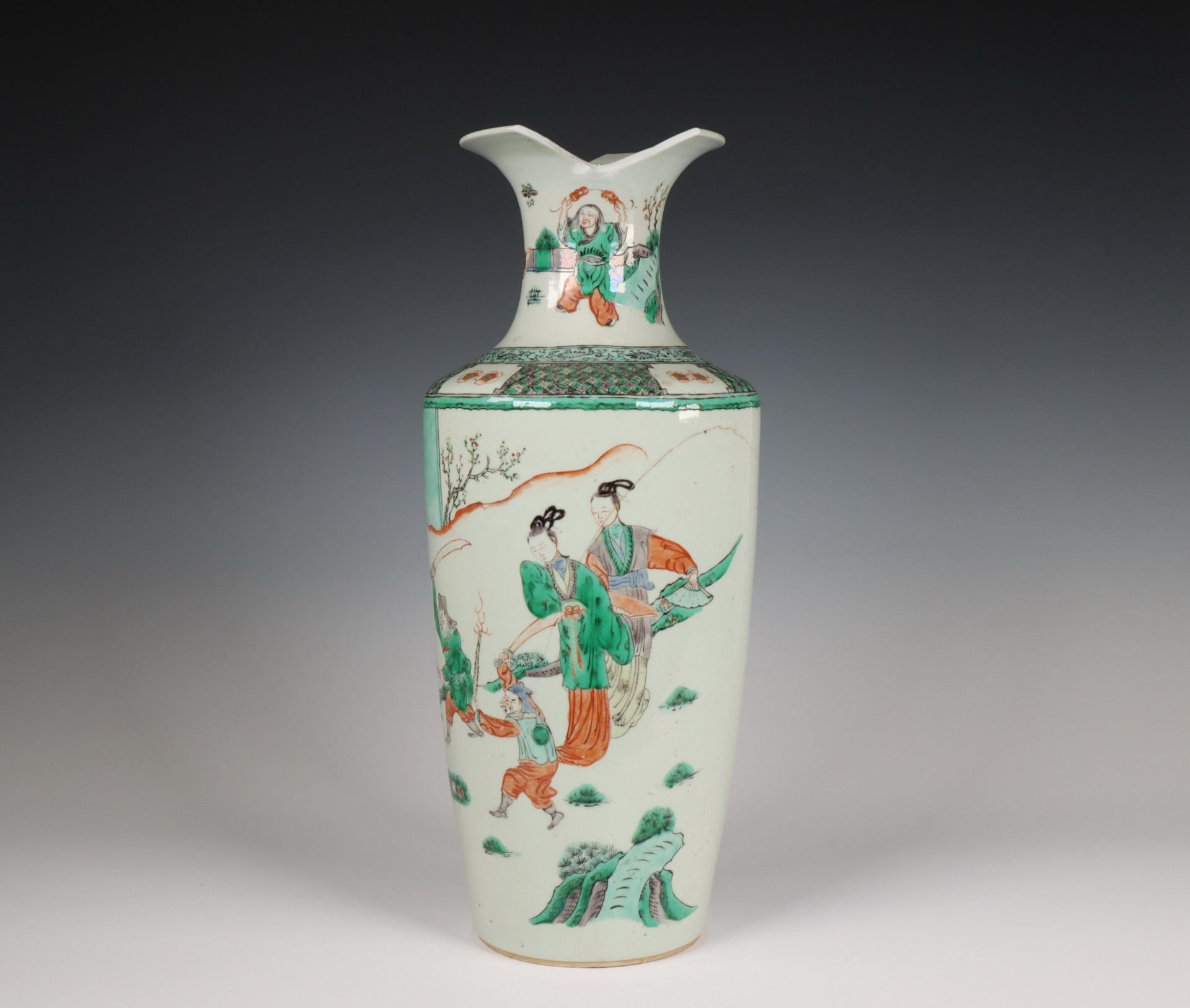 China, a famille verte porcelain 'figural' vase, 19th century, - Bild 6 aus 6