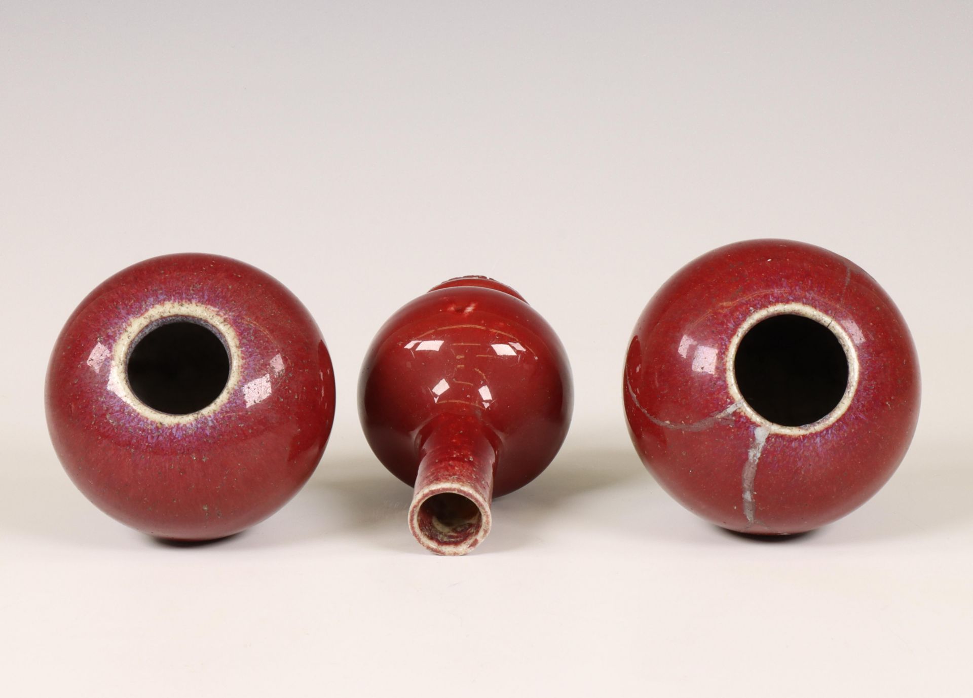 China, three small copper-red-glazed vases, 19th/ 20th century, - Bild 3 aus 3