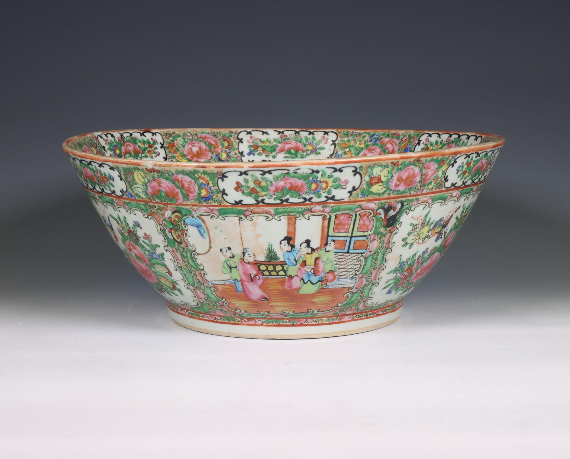 China, a Canton famille rose porcelain punch bowl, 19th century, - Bild 4 aus 8