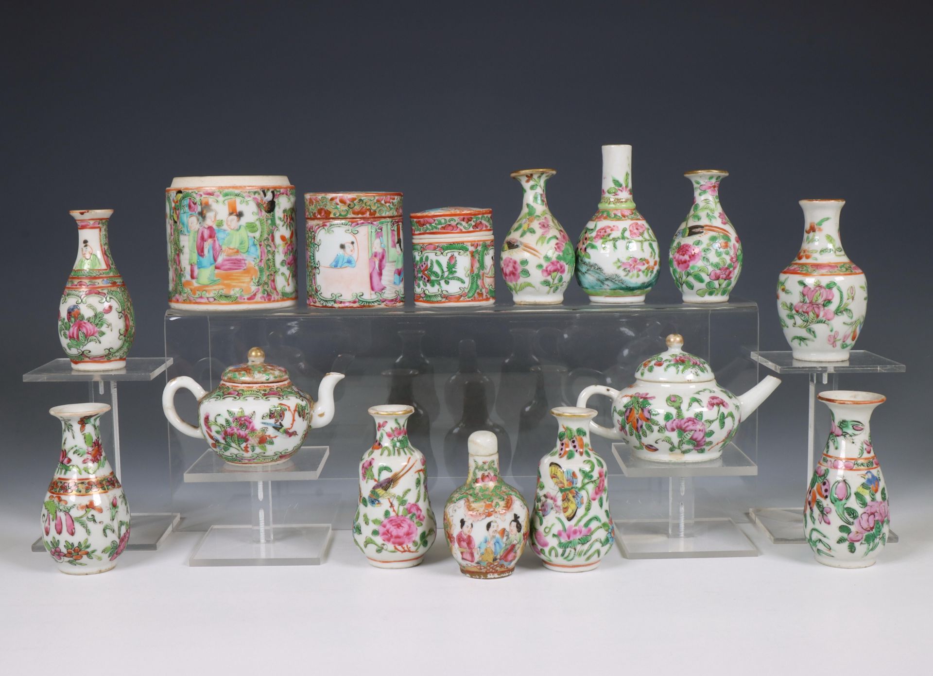 China, a collection of Canton famille rose porcelain, 19th century, - Bild 2 aus 4