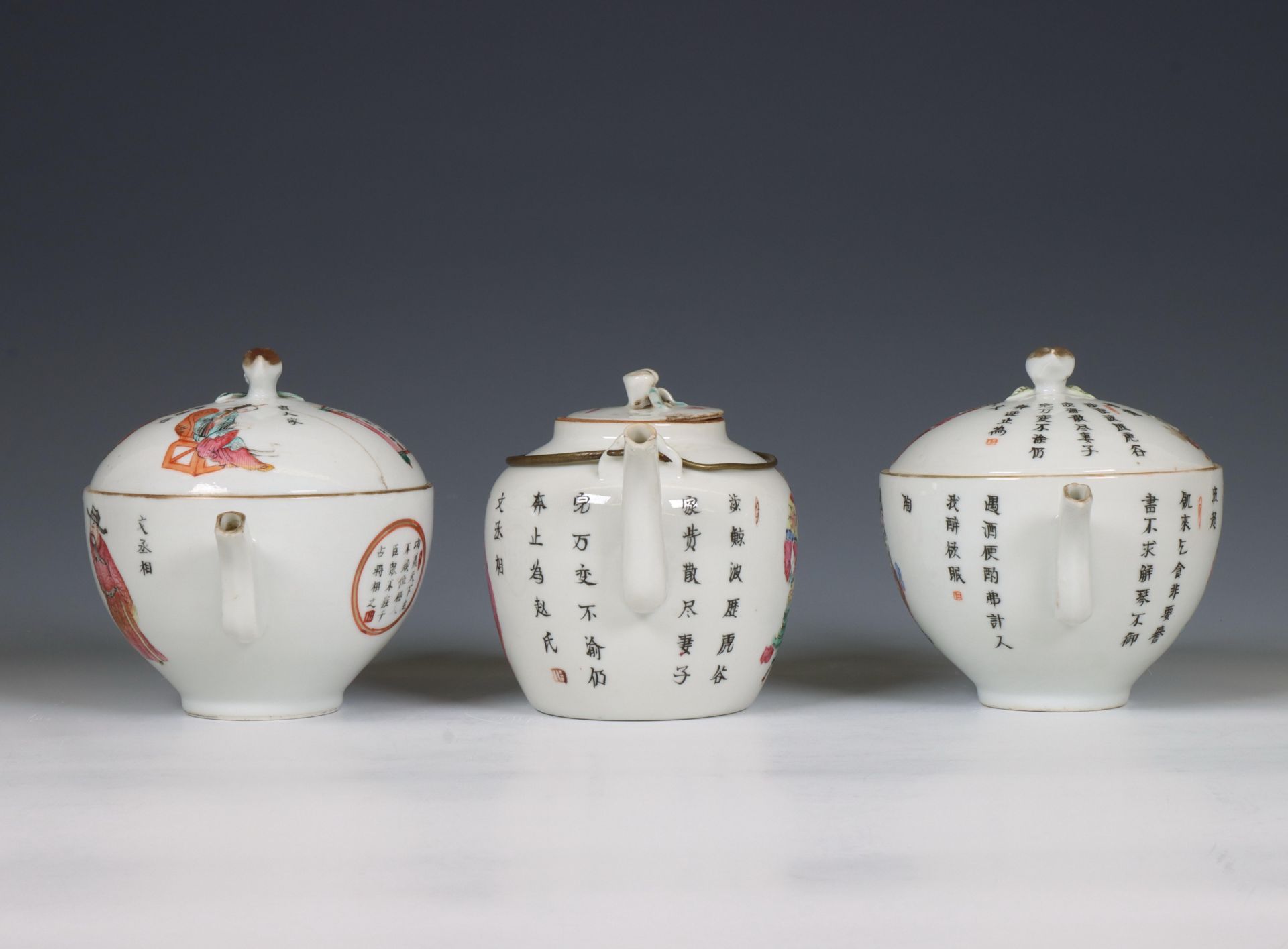 China, three famille rose porcelain 'Wu Shuang Pu' teapots and covers, 19th century, - Bild 3 aus 6