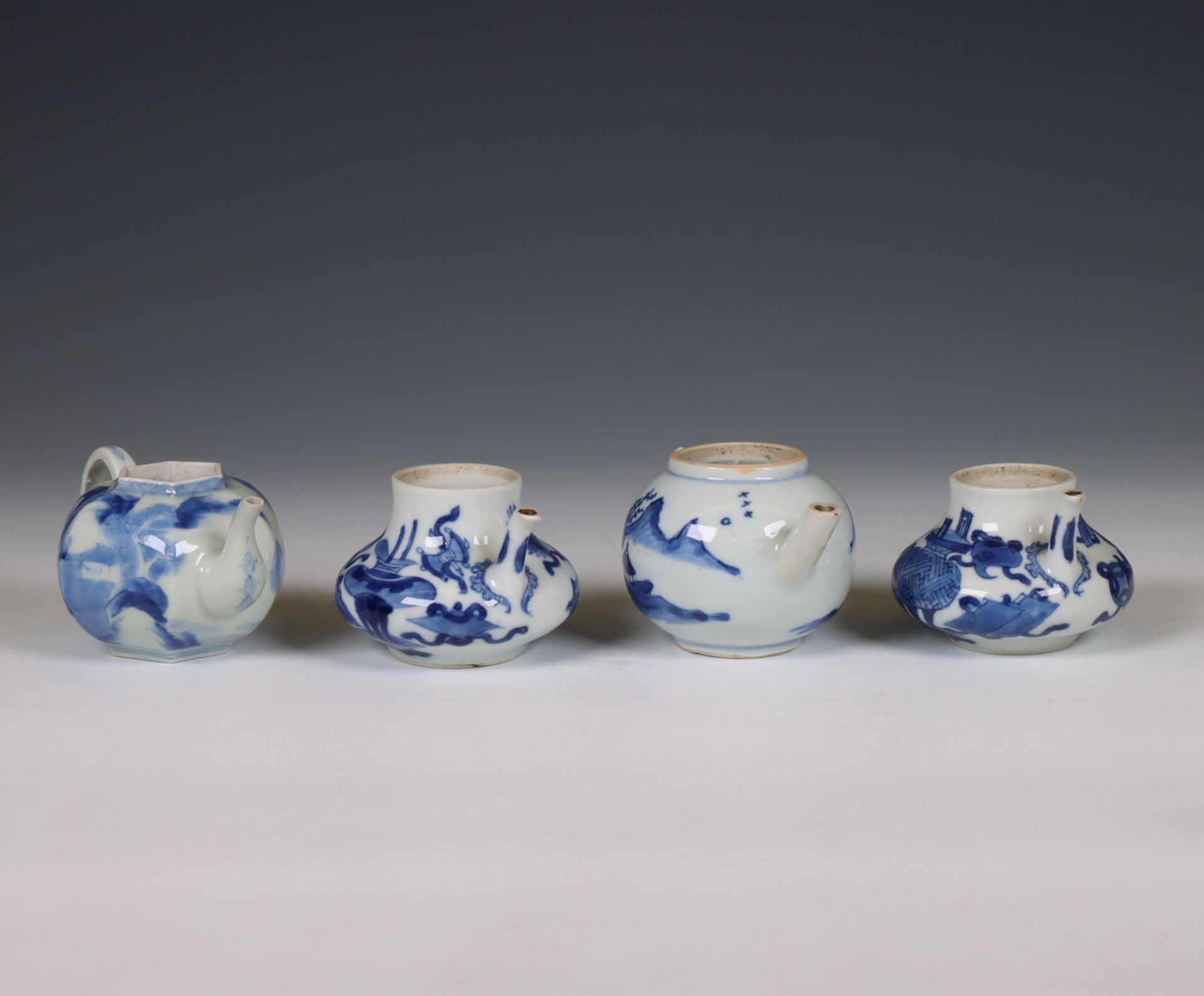 China, four small blue and white porcelain teapots, Kangxi period (1662-1722) and 18th century, - Image 2 of 4