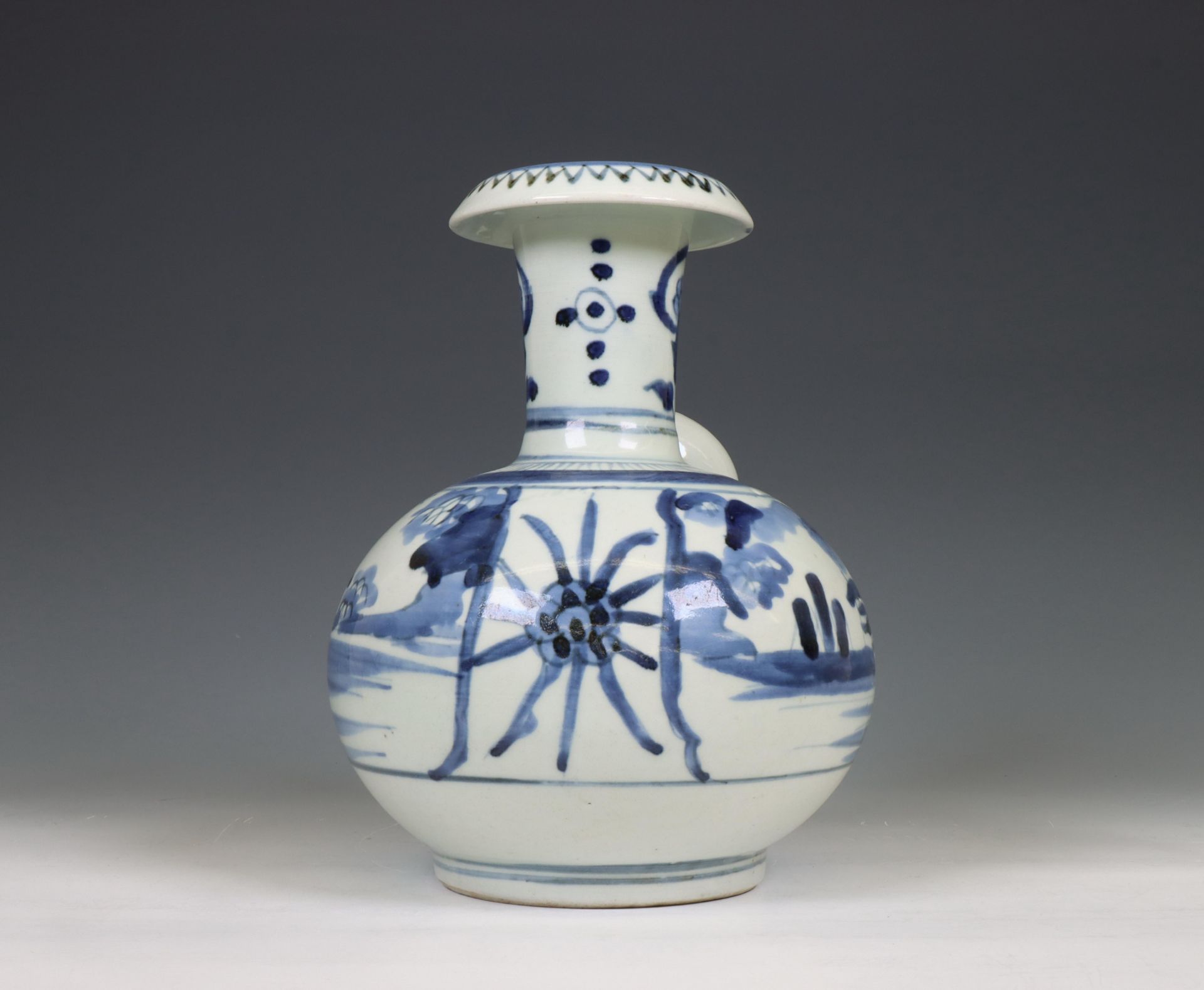 China, blue and white porcelain kendi, late Qing dynasty (1644-1912), - Image 4 of 4