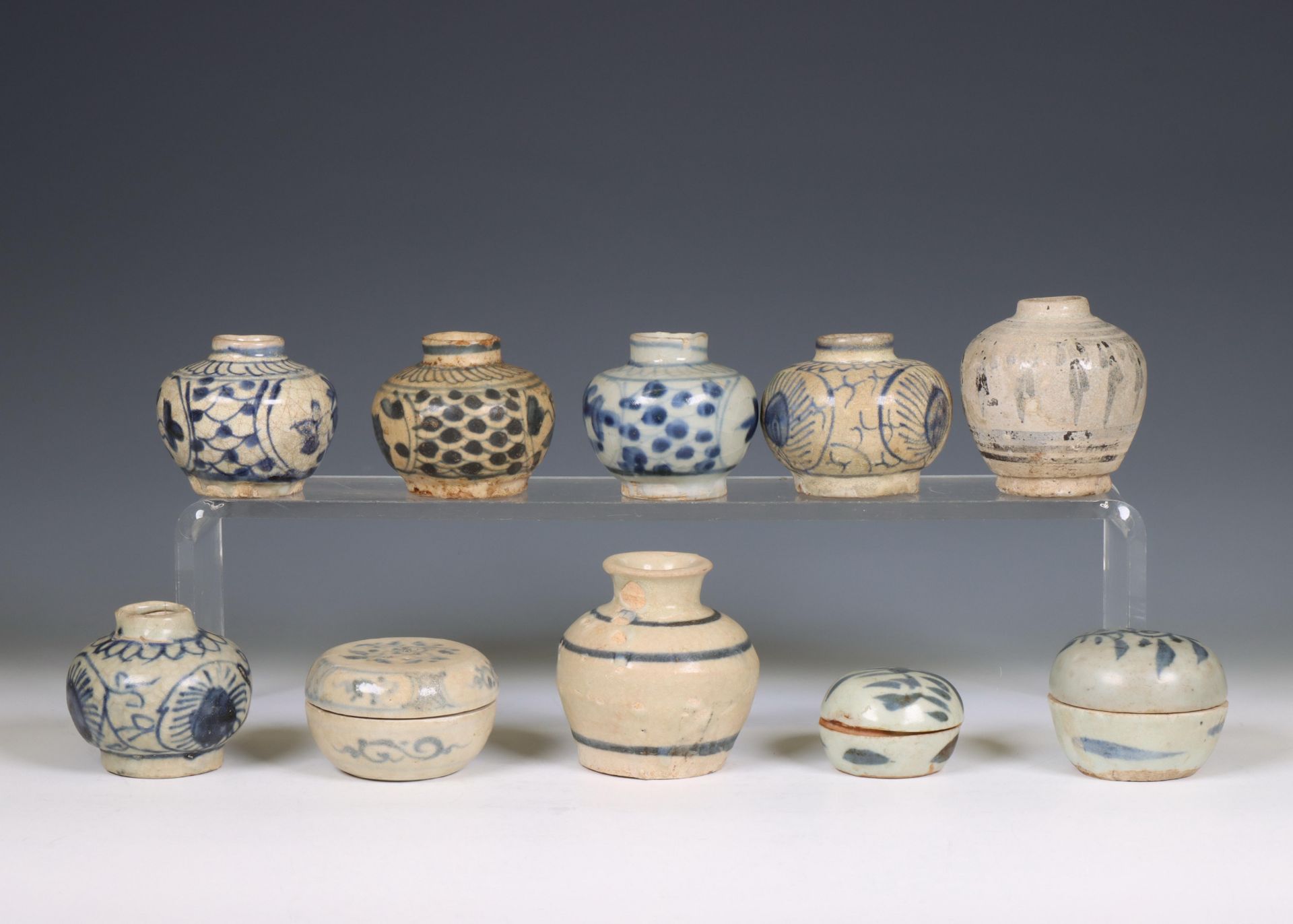 Thailand, a collection of blue and white pottery, 15th-17th century, - Bild 3 aus 3