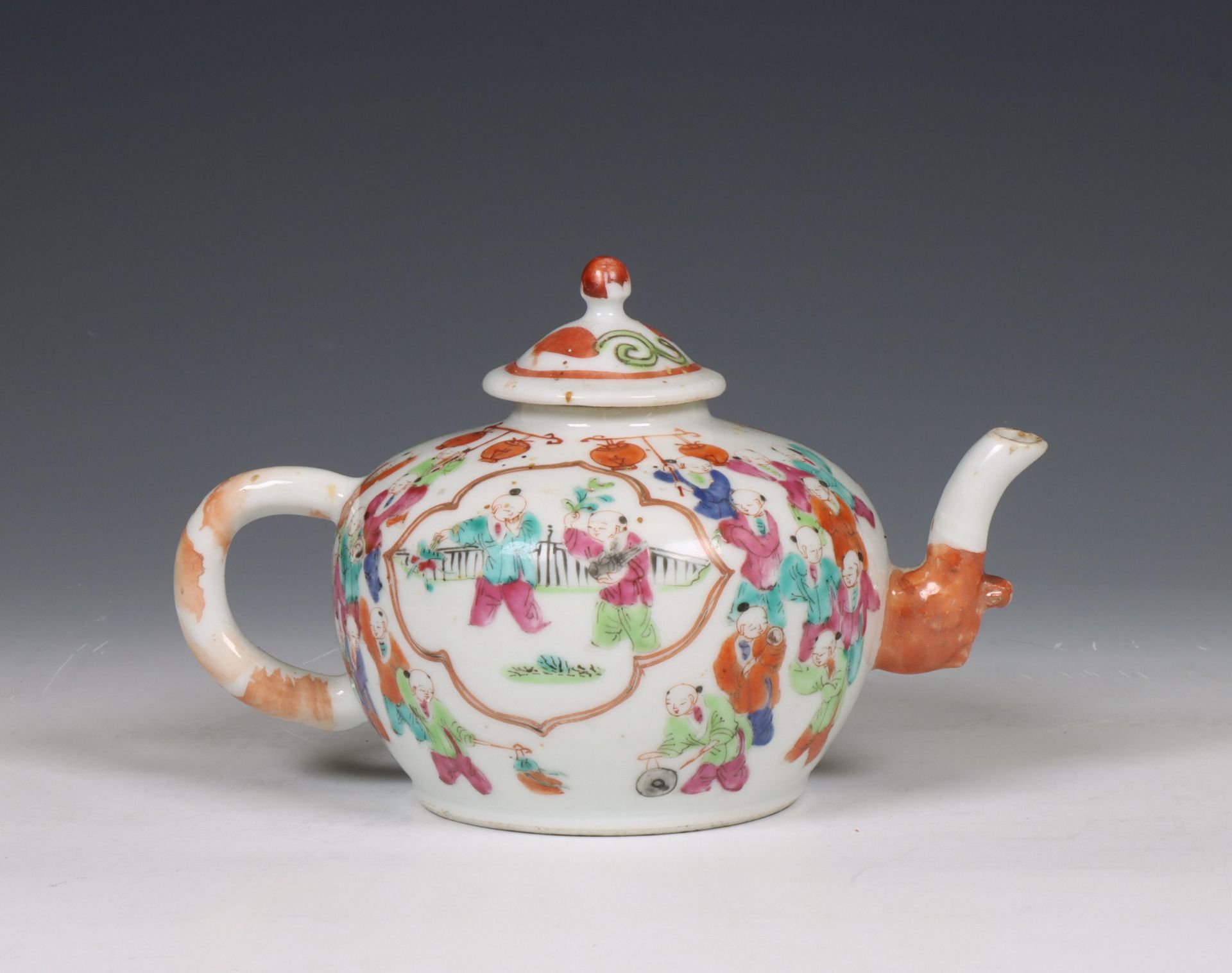 China, famille rose porcelain 'boys' teapot and cover, 19th century, - Bild 2 aus 6