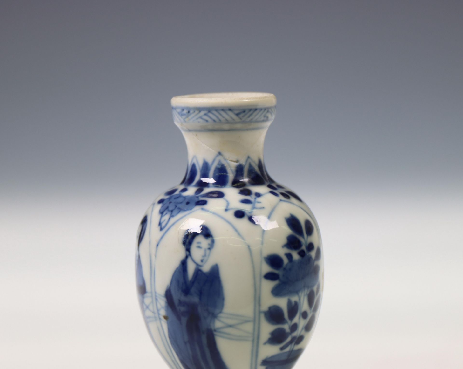 China, two small blue and white vases, Kangxi period (1662-1722), - Bild 5 aus 6