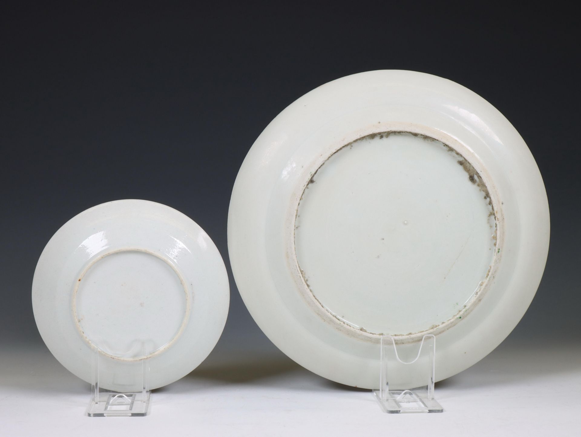 China, two Canton famille rose porcelain plates, 19th century, - Bild 4 aus 4