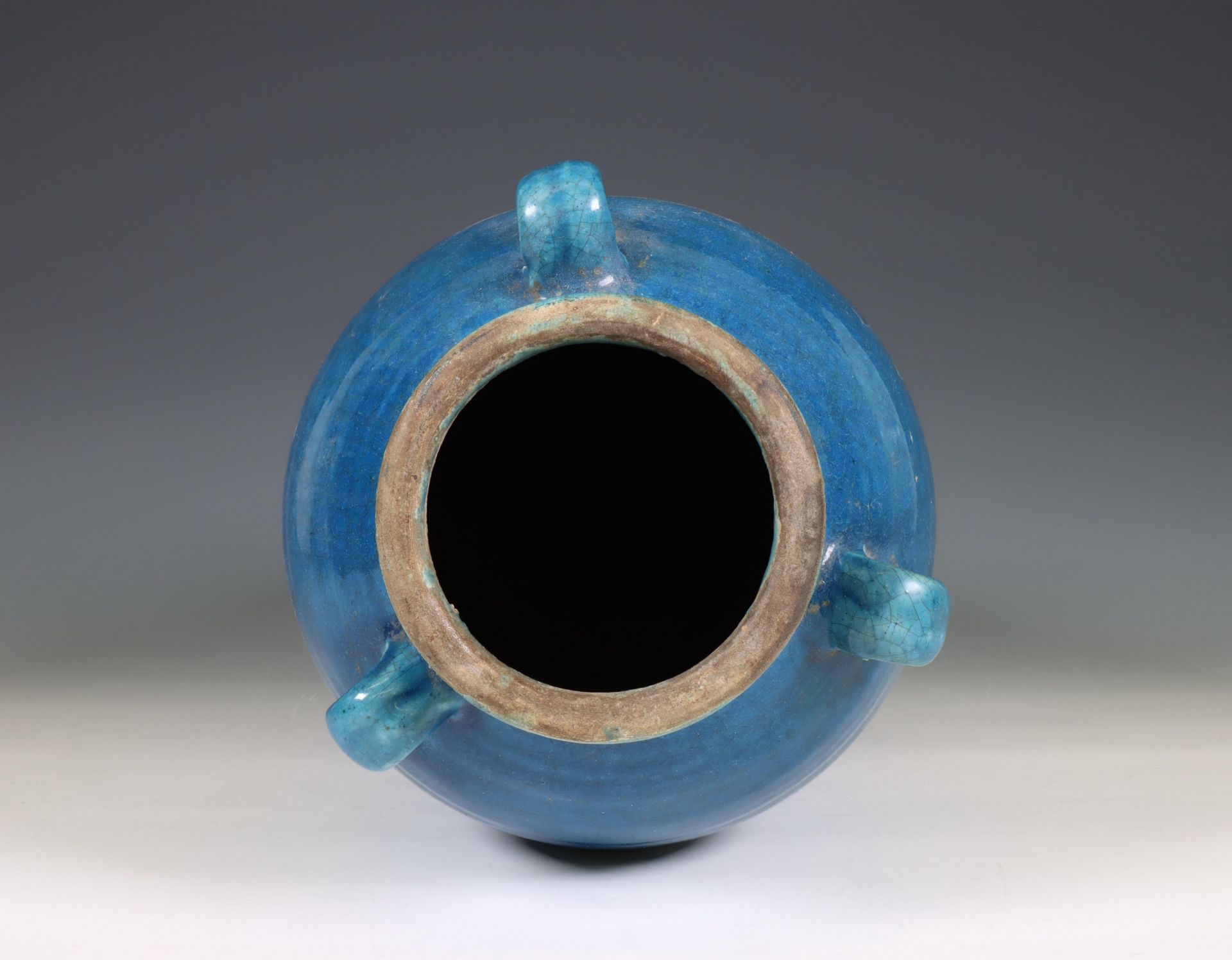 China, a blue-glazed earthenware lug-handled jar, ca. 1900, - Bild 2 aus 4