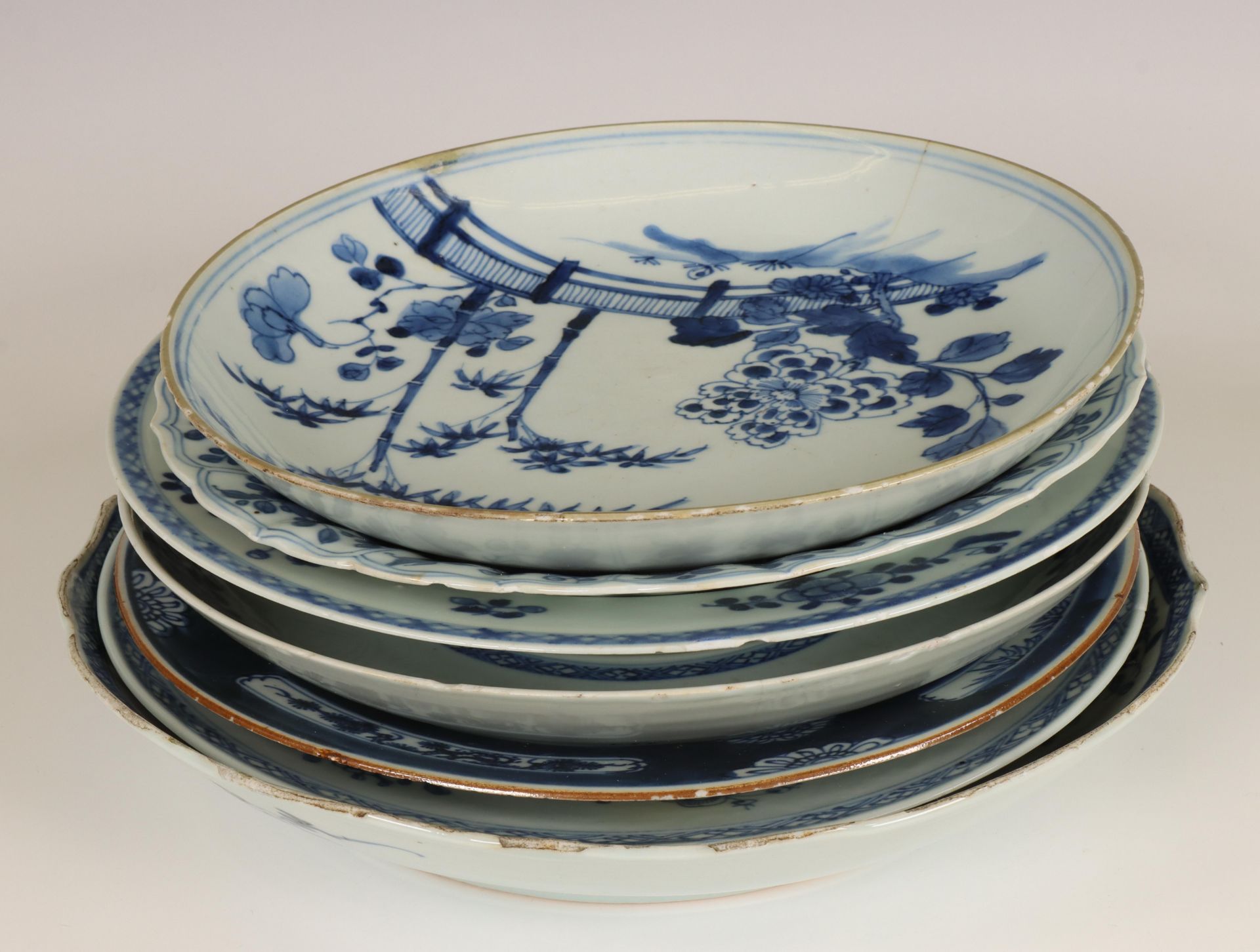 China, seven various blue and white porcelain plates, Qianlong period (1736-1795), - Bild 2 aus 2