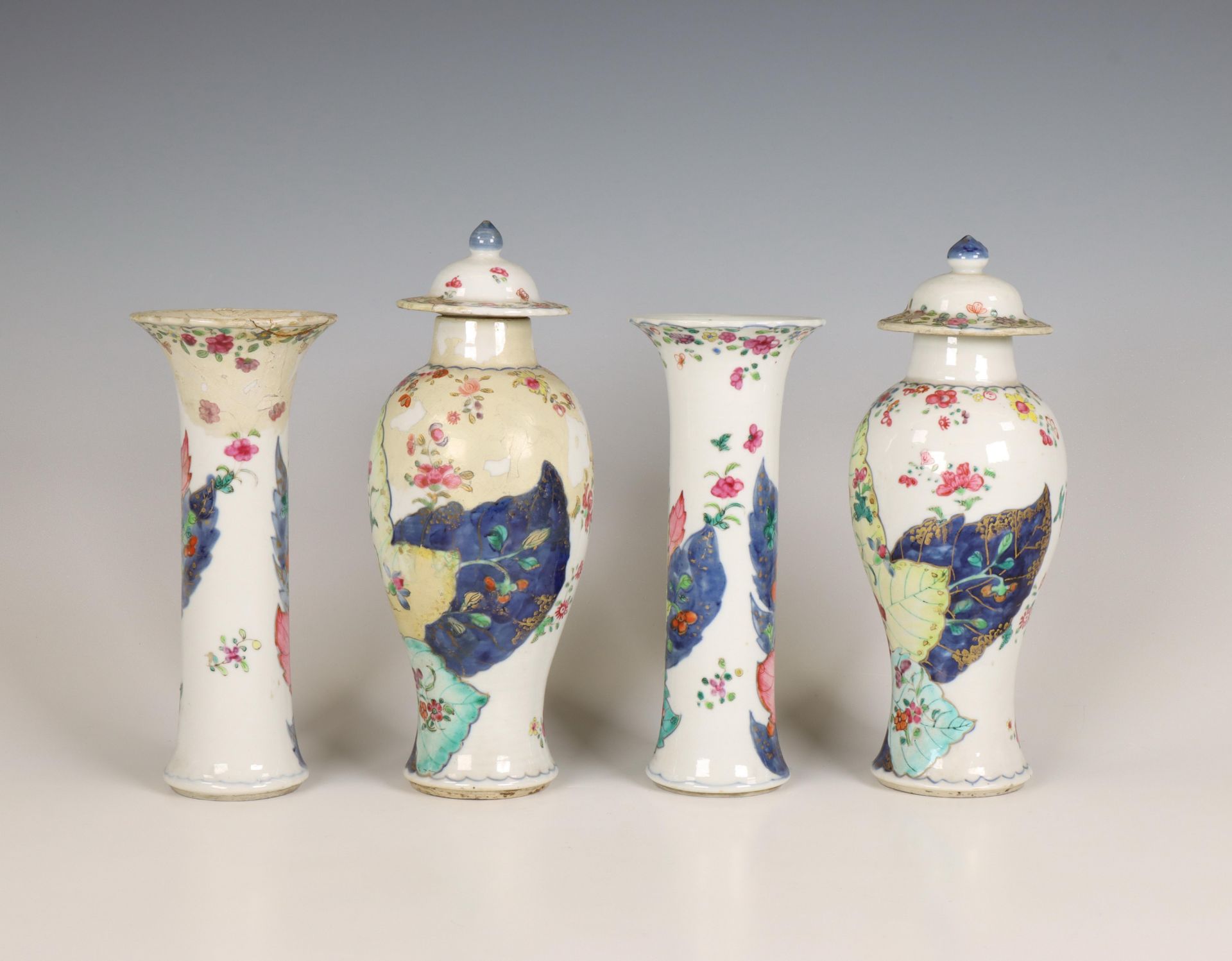 China, four-part famille rose 'tobacco leaf' porcelain garniture, 19th century, - Image 3 of 3