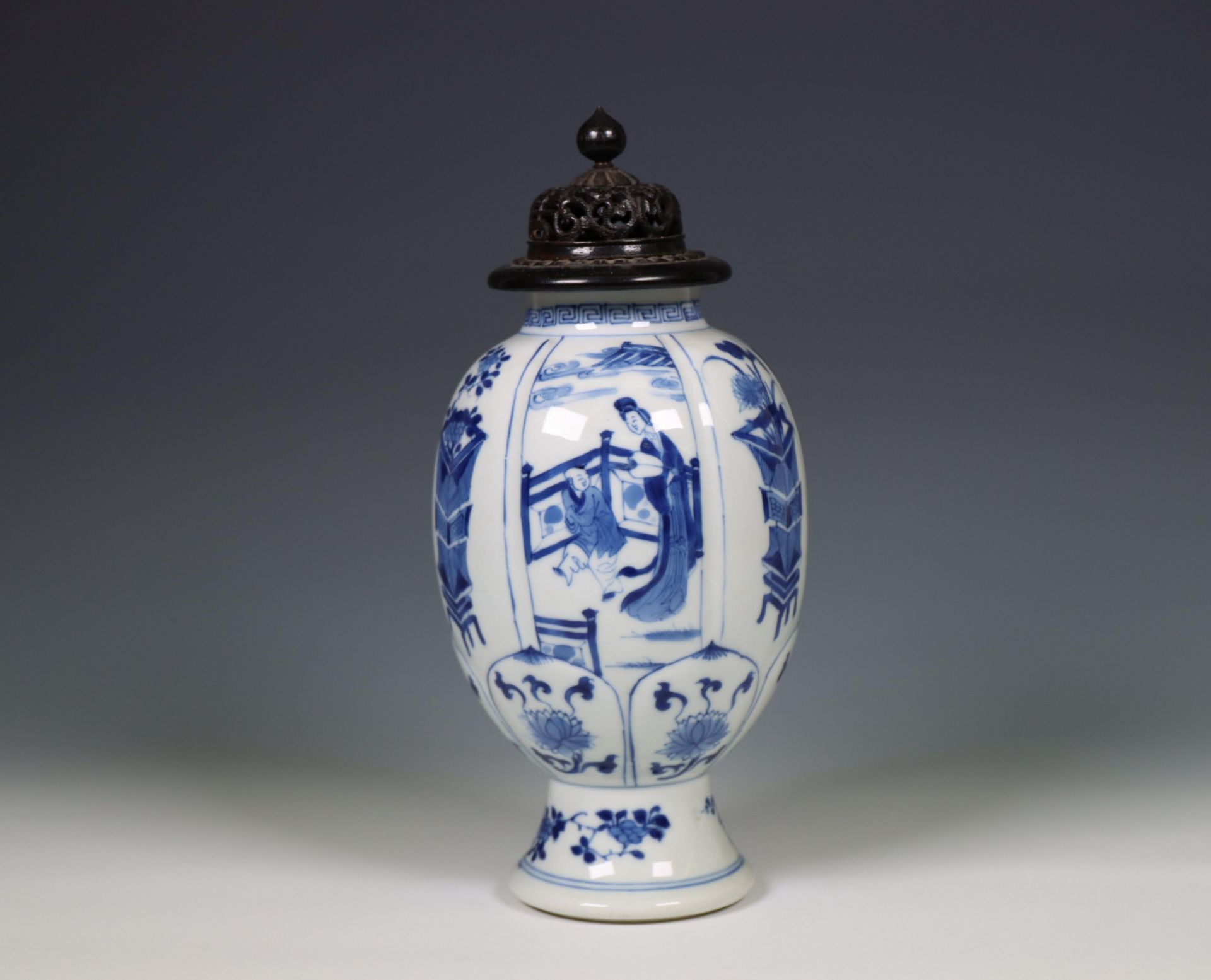 China, a blue and white porcelain oviform vase, Kangxi period (1662-1722), - Bild 2 aus 5