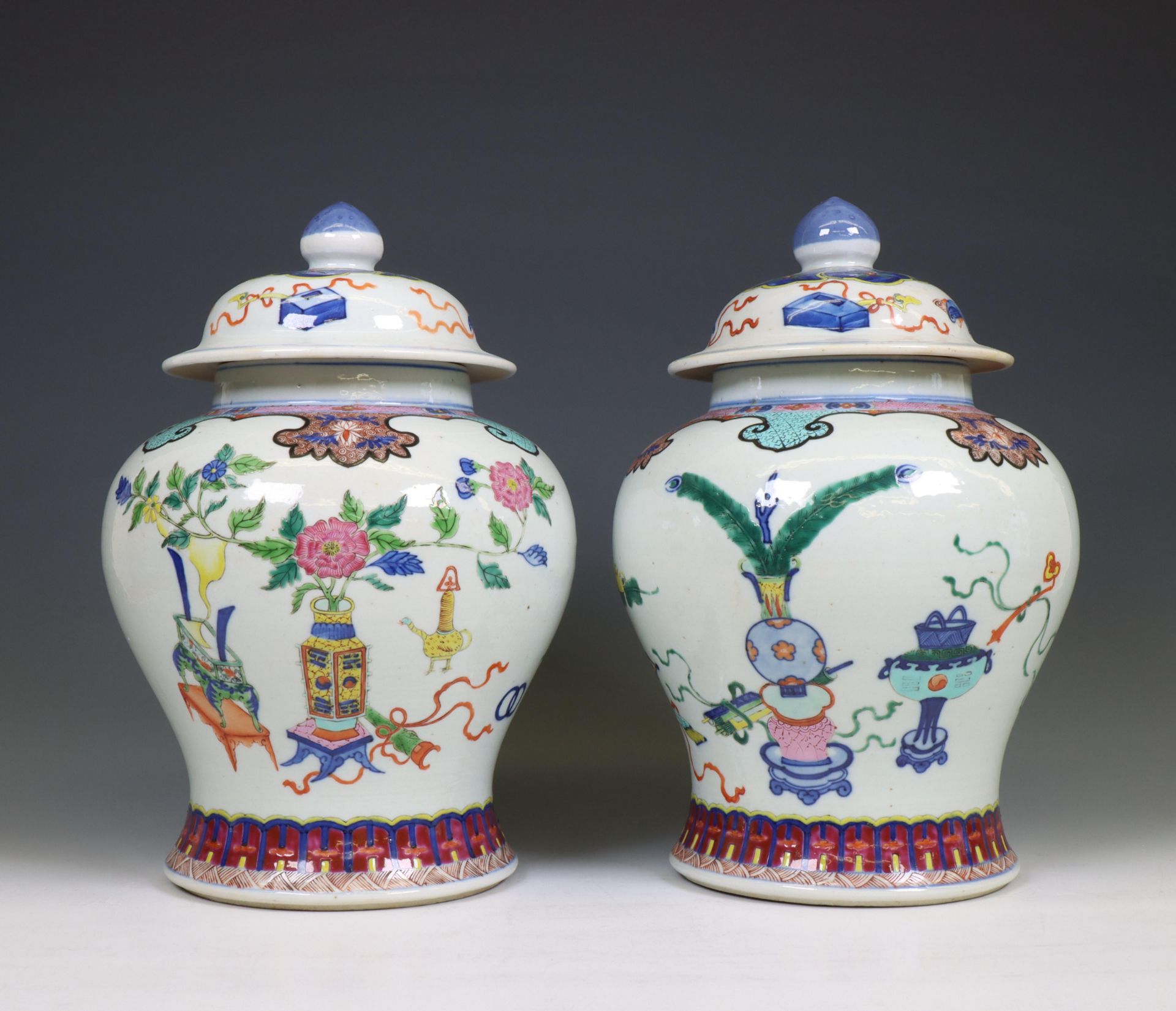 China, a pair of famille rose porcelain baluster jars and covers, 20th century, - Bild 2 aus 6