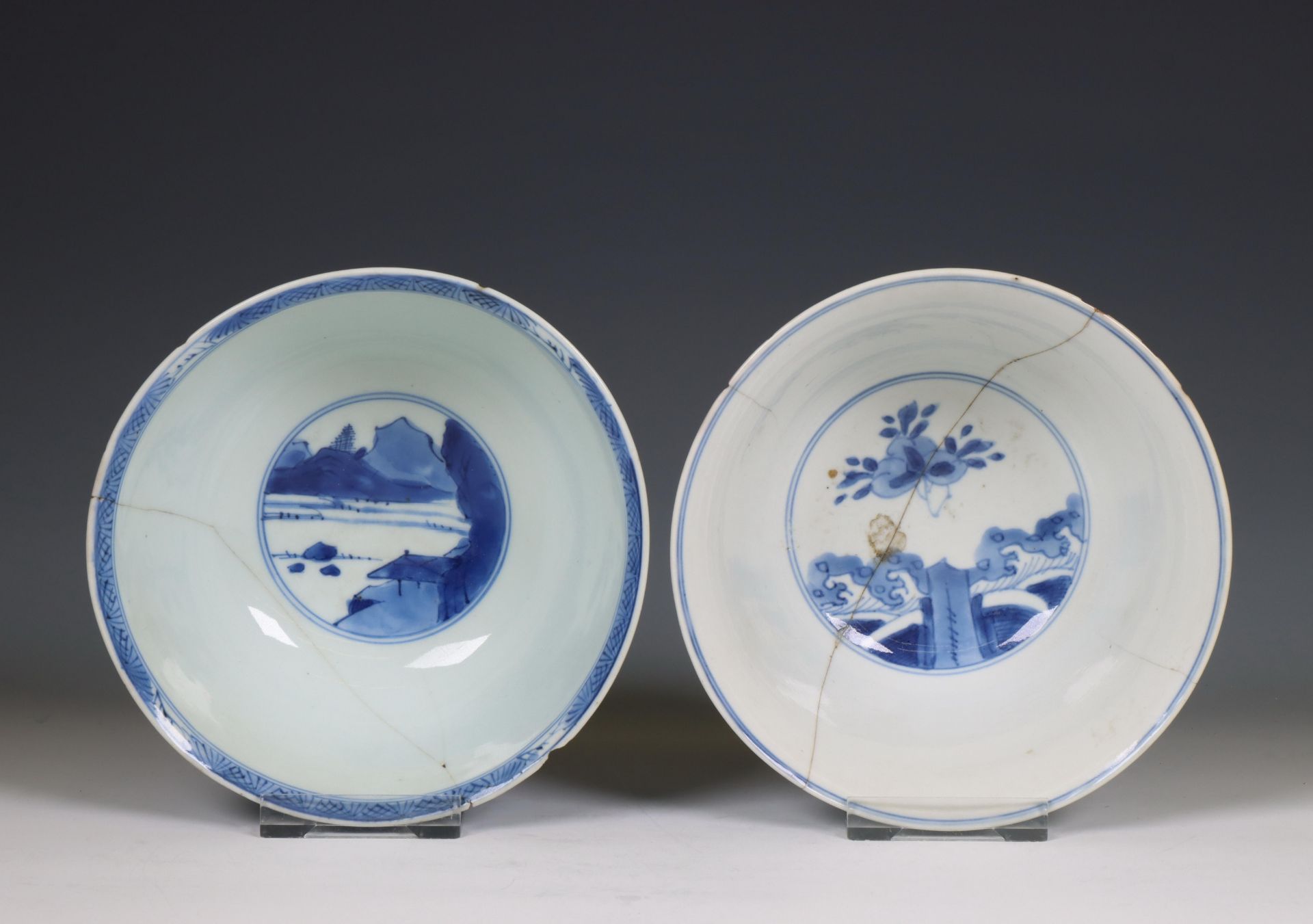 China, two blue and white porcelain bowls, Kangxi period (1662-1722), - Bild 3 aus 5