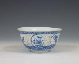 China, a blue and white porcelain openworked bowl, 18th century,