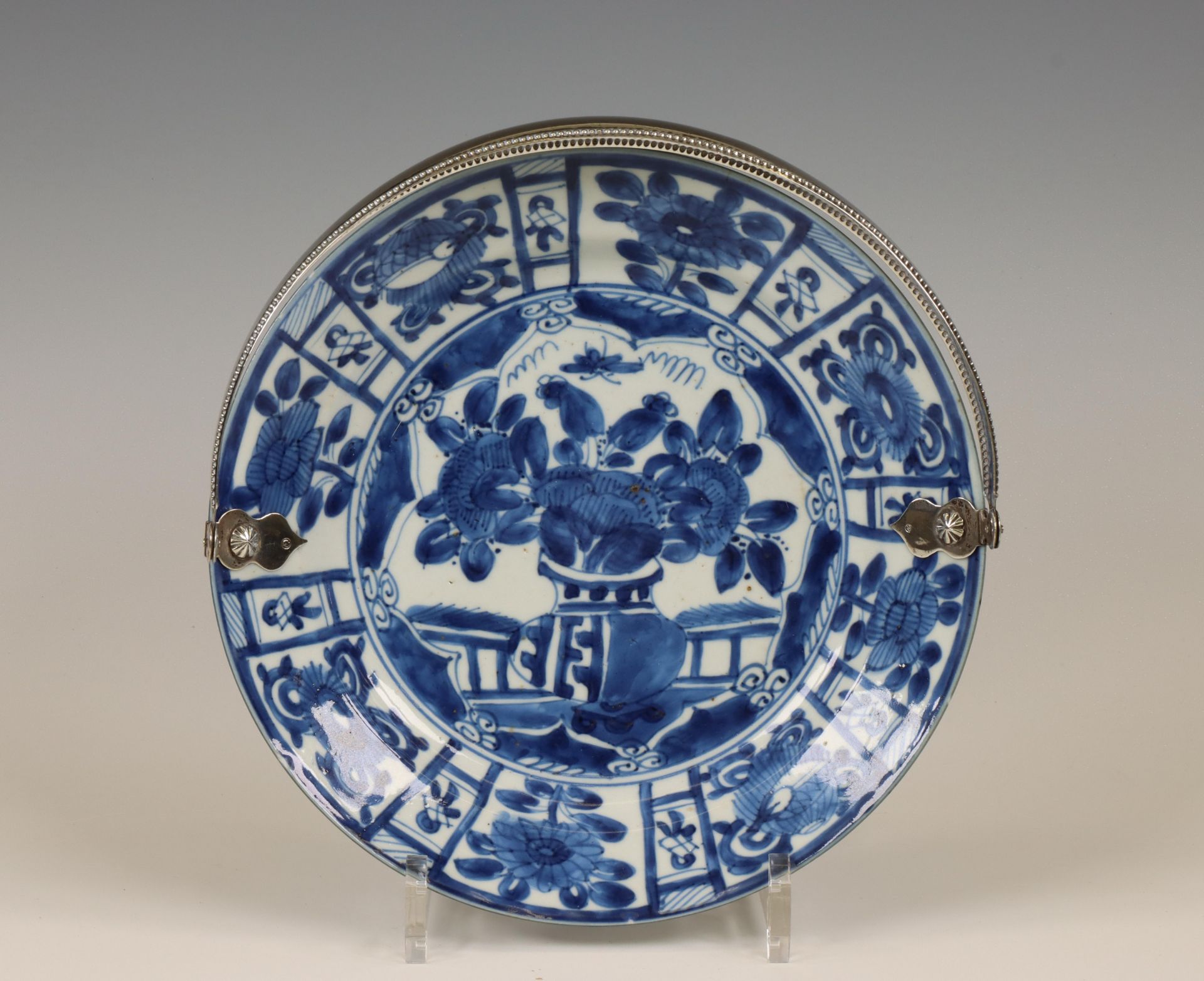 China, silver-mounted blue and white porcelain dish, ca. 1700, the Dutch silver 19th century, - Bild 3 aus 3