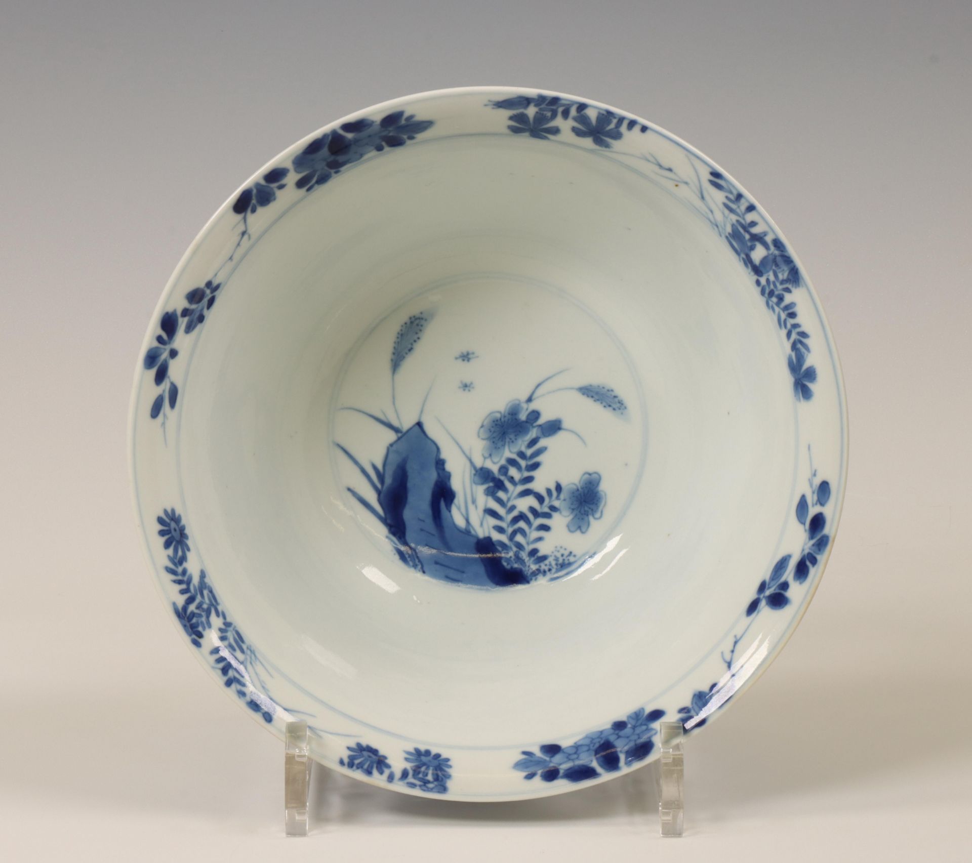 China, blue and white Transitional porcelain 'scholars' vase, mid-17th century, - Image 6 of 16