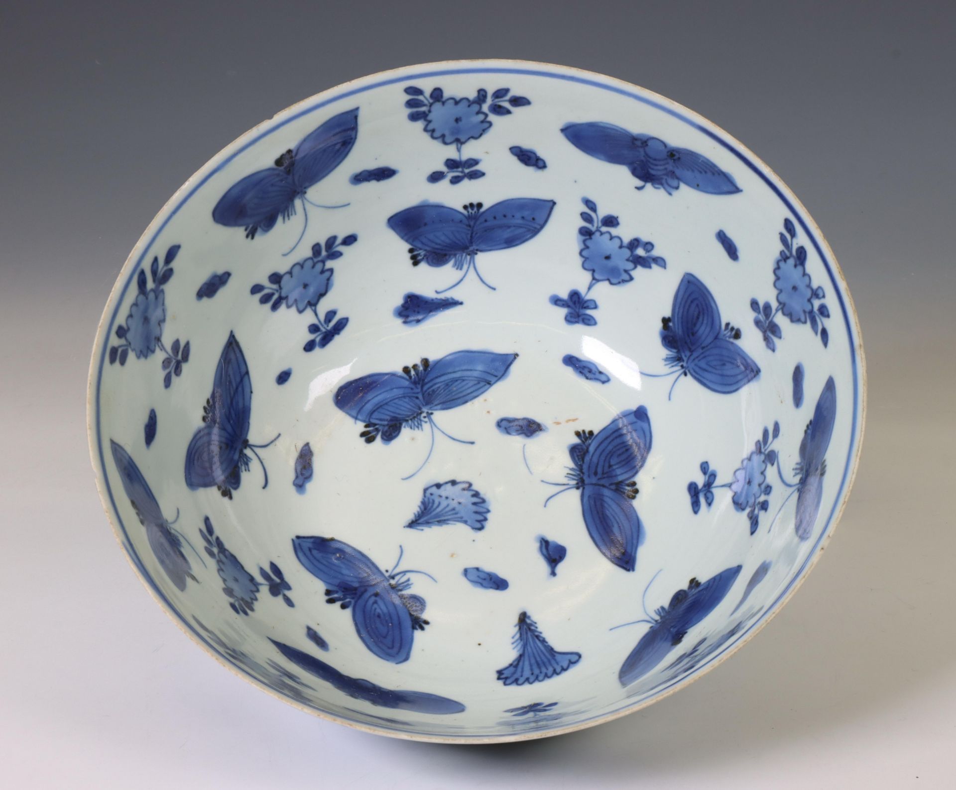 China, blue and white porcelain bowl, 17th century,