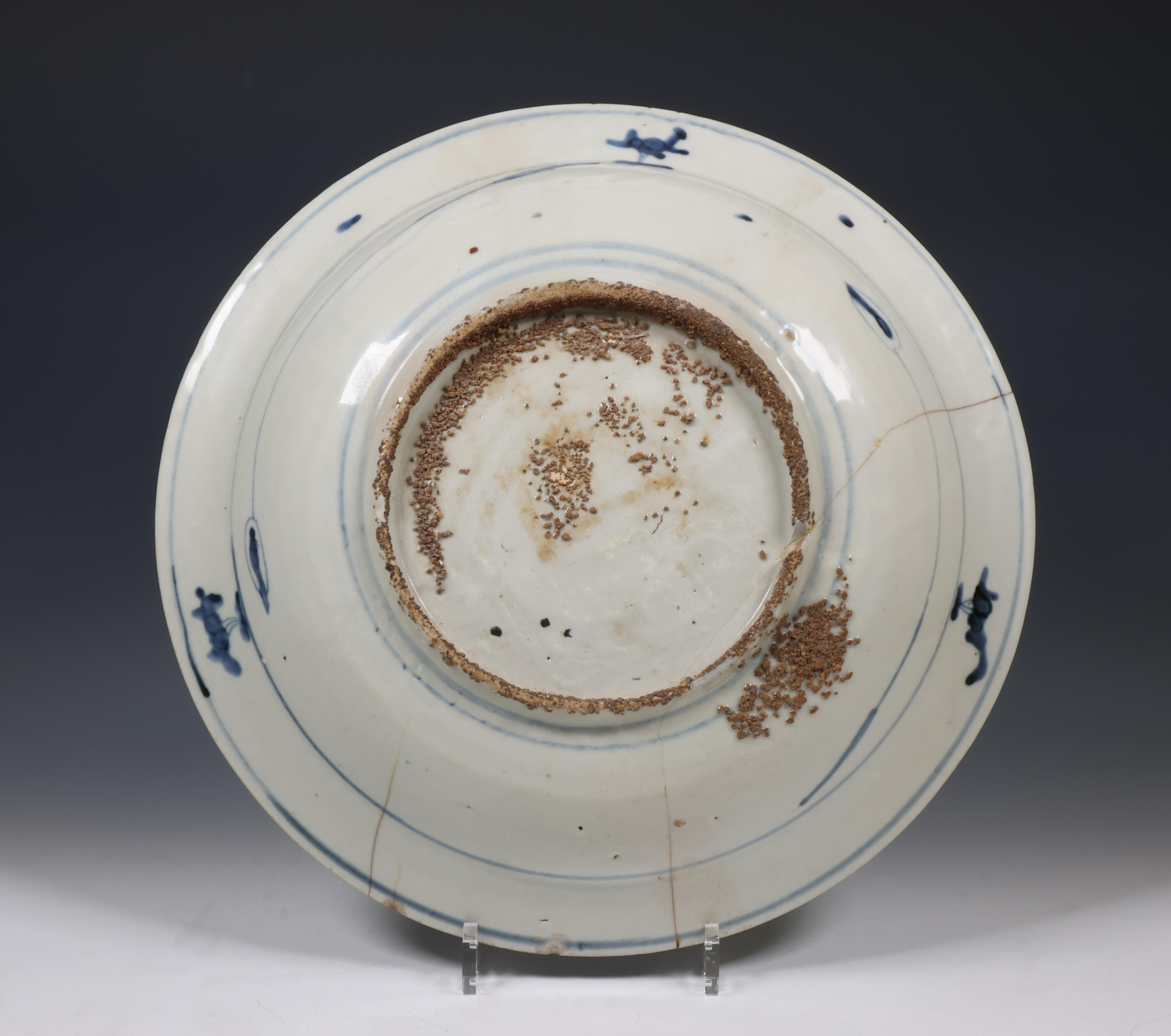 China, blue and white porcelain dish, 17th century, - Image 2 of 2