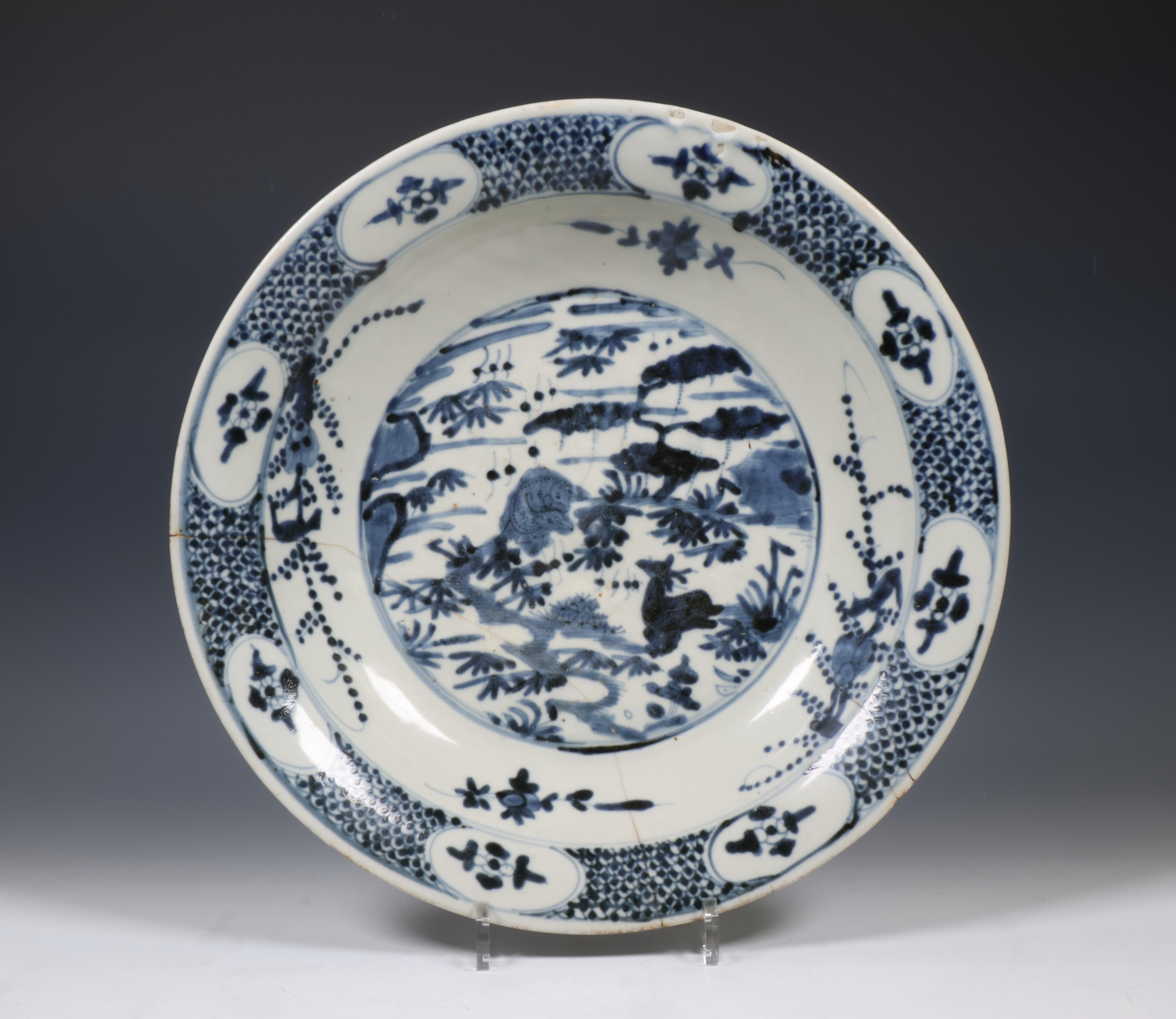 China, blue and white porcelain dish, 17th century,