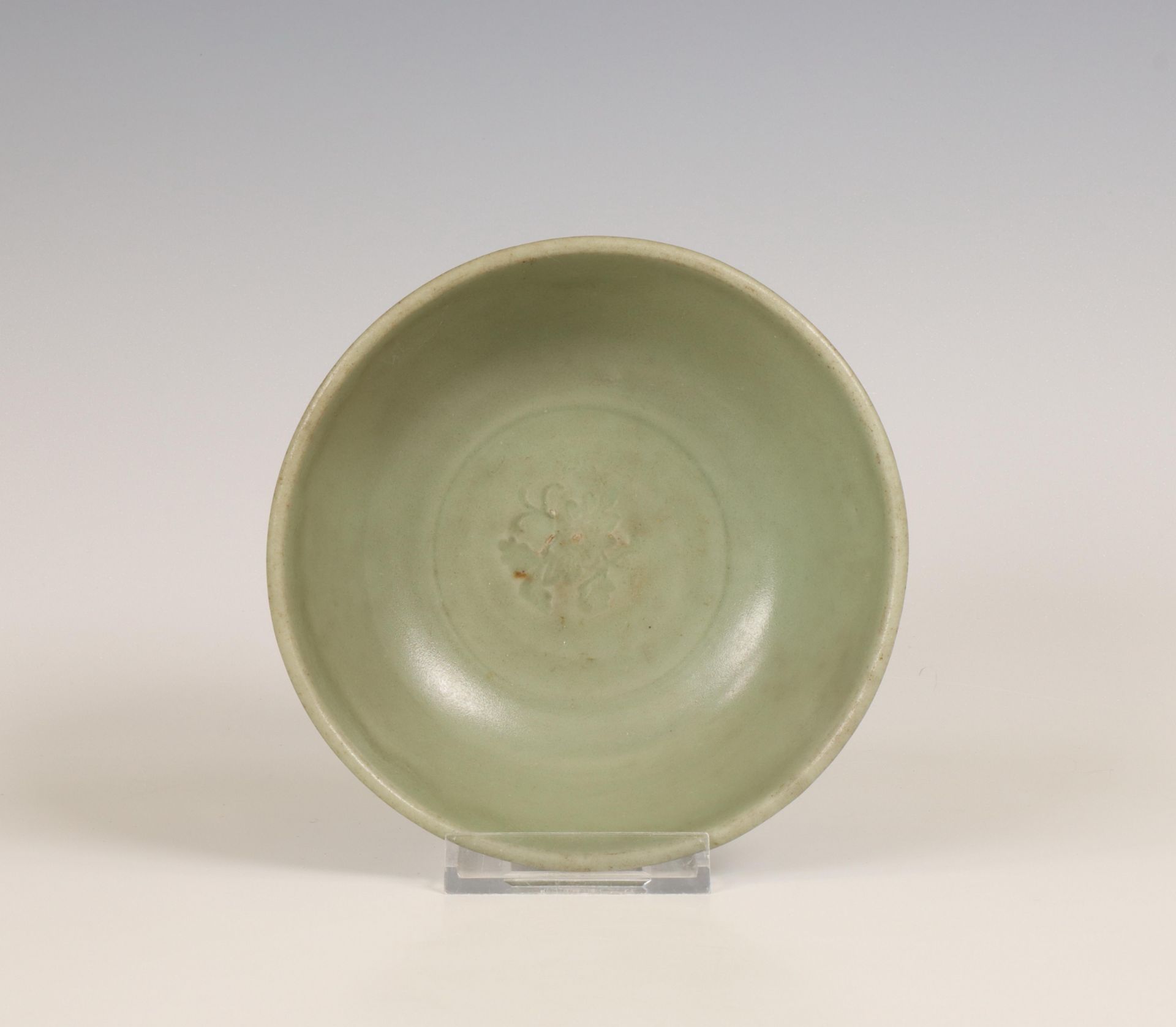 China, celadon-glazed bowl, Song dynasty (960-1279), - Bild 3 aus 3