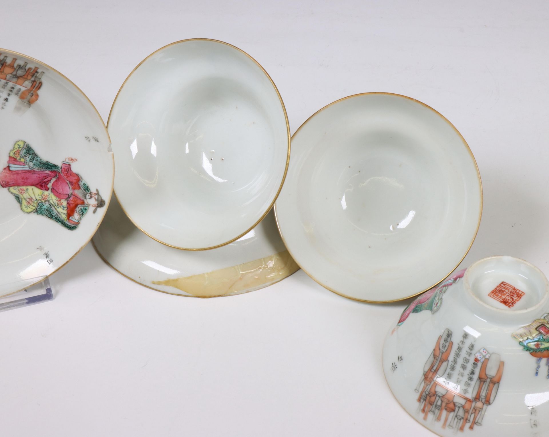 China, a collection of famille rose porcelain 'Wu Shuang Pu' cups and saucers, 19th century, - Bild 5 aus 6