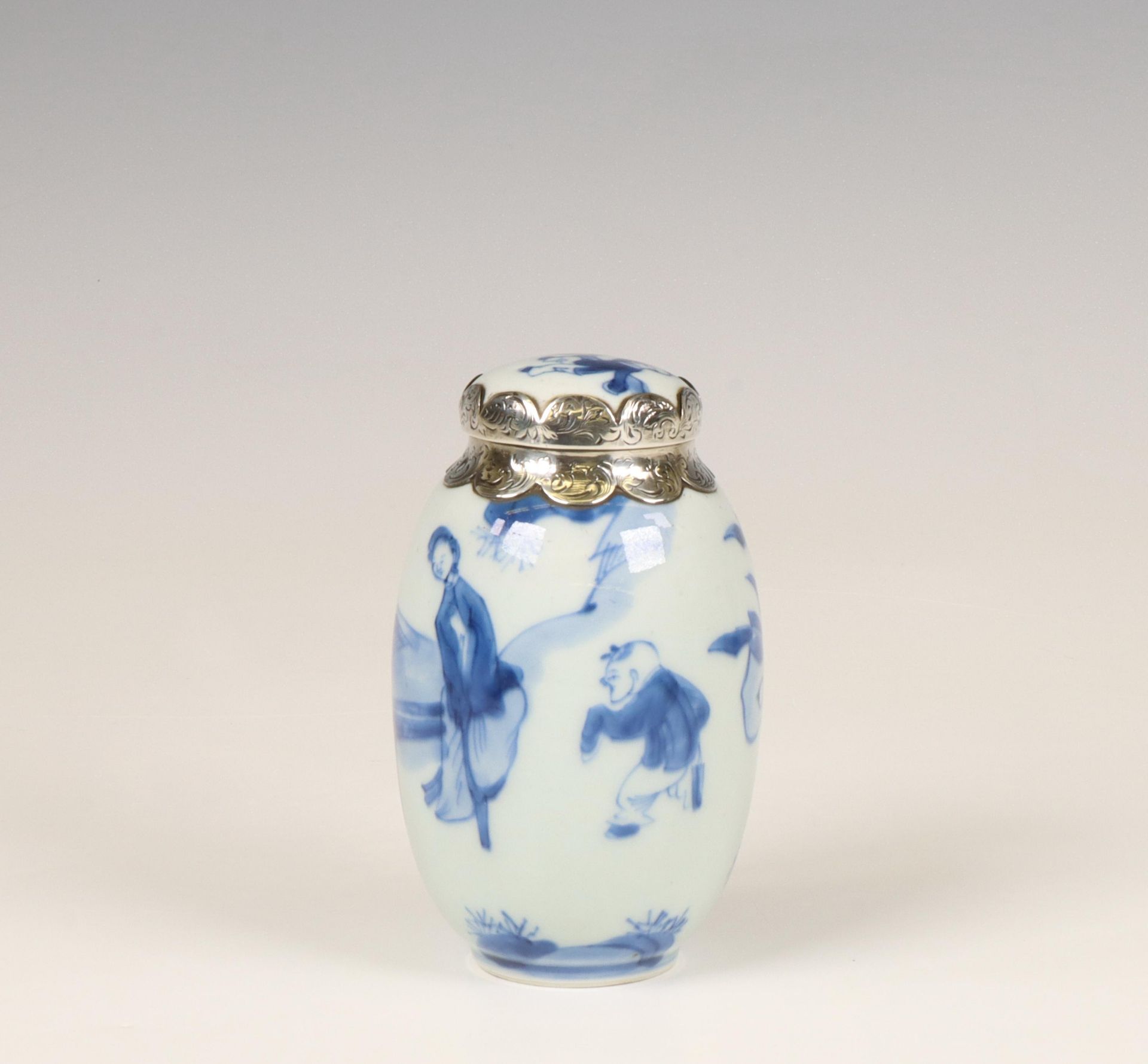 China, a silver-mounted blue and white porcelain oviform tea-caddy and cover, Kangxi period (1662-17 - Bild 6 aus 6