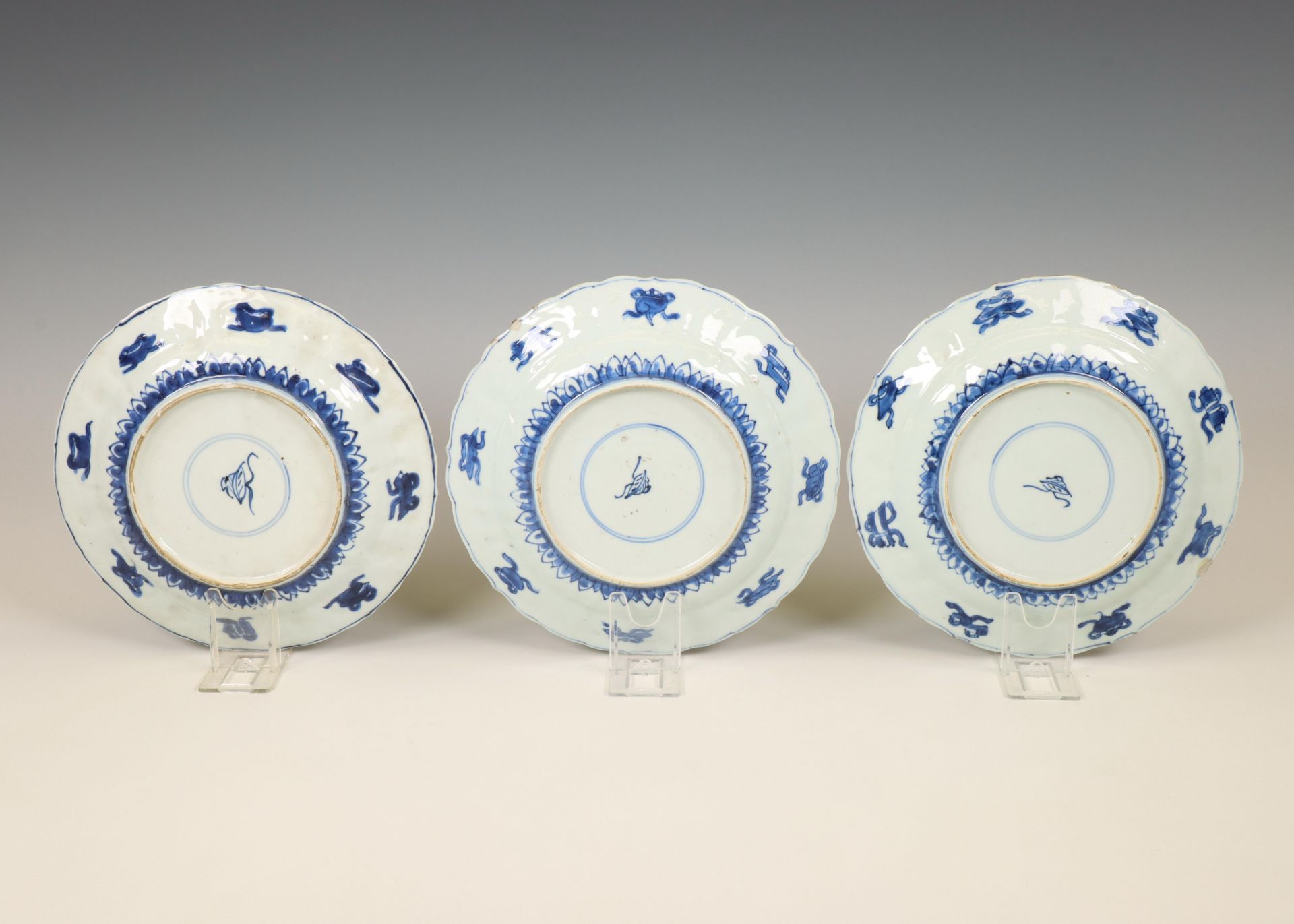 China, set of six blue and white porcelain plates, 18th century, - Bild 3 aus 5