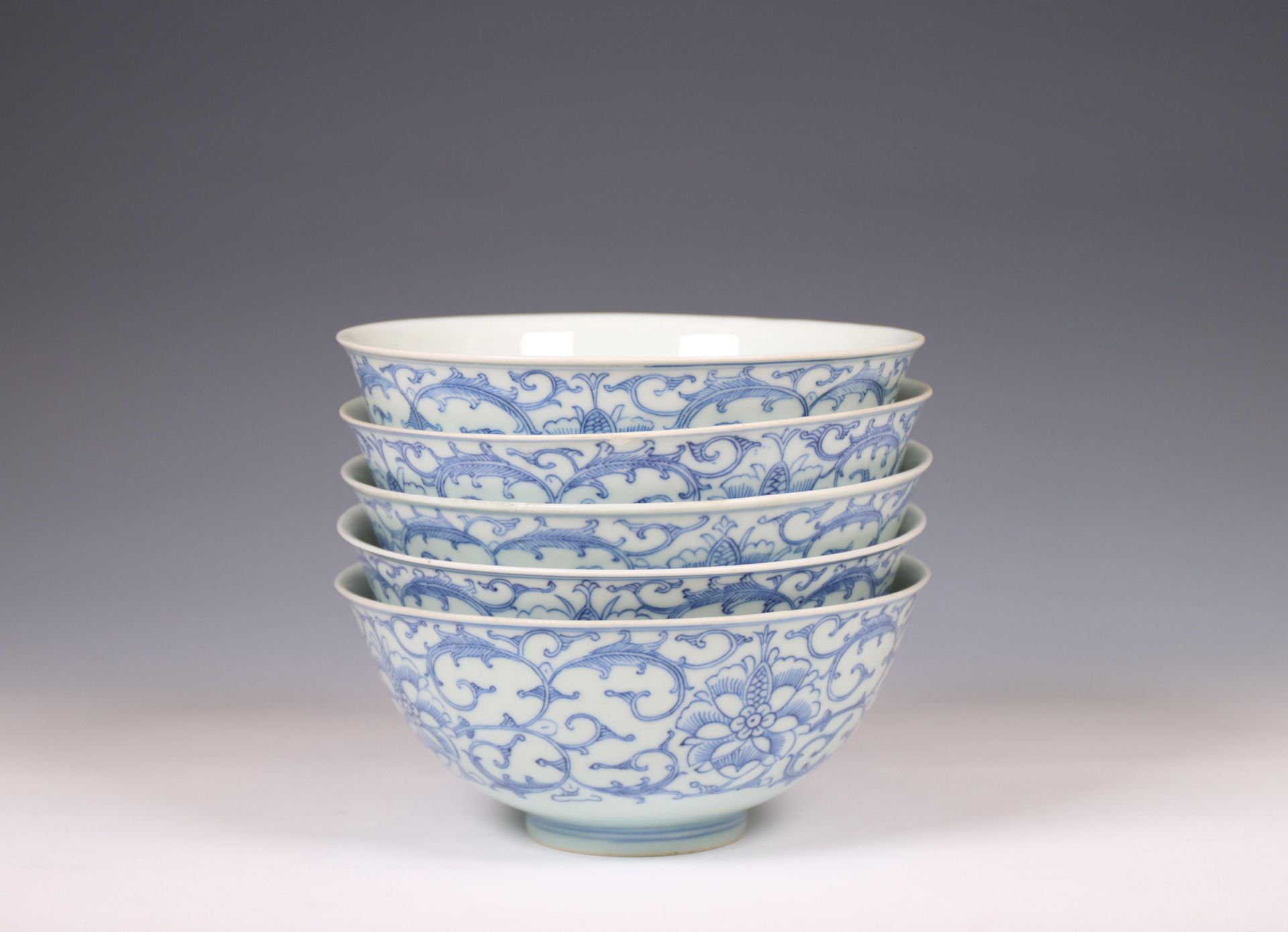 China, a set of five blue and white porcelain bowls, 20th century, - Bild 3 aus 3