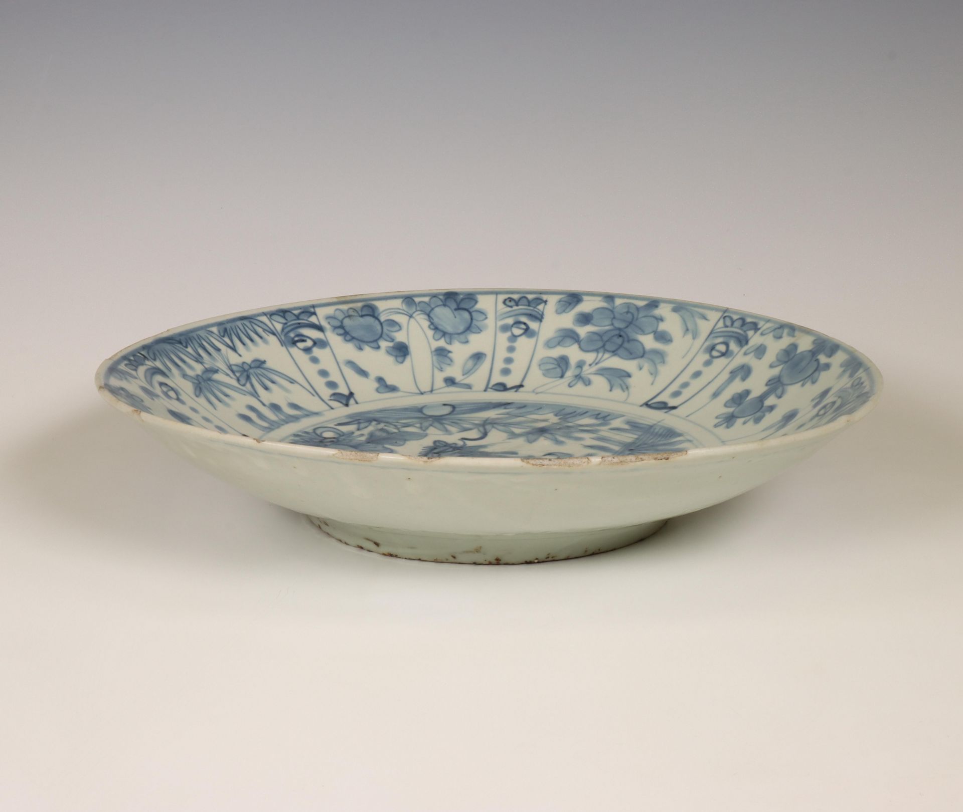 China, a Swatow blue and white dish, ca. 17th century, - Bild 2 aus 3