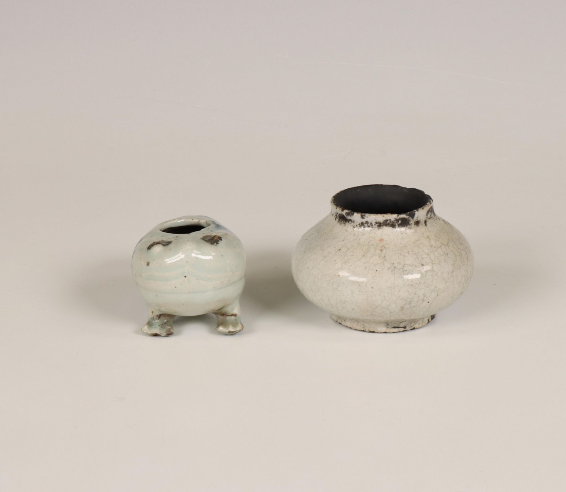 China, blue and white porcelain water dropper and an ink pot, Ming dynasty (1368-1644), - Image 3 of 6