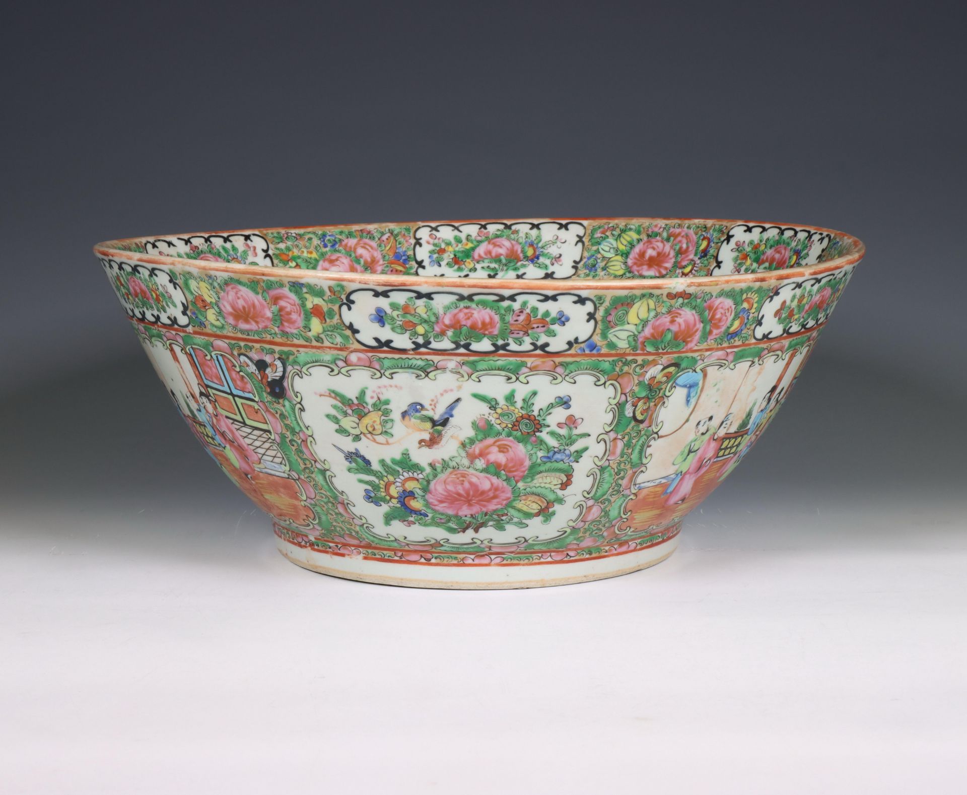 China, a Canton famille rose porcelain punch bowl, 19th century, - Bild 3 aus 8