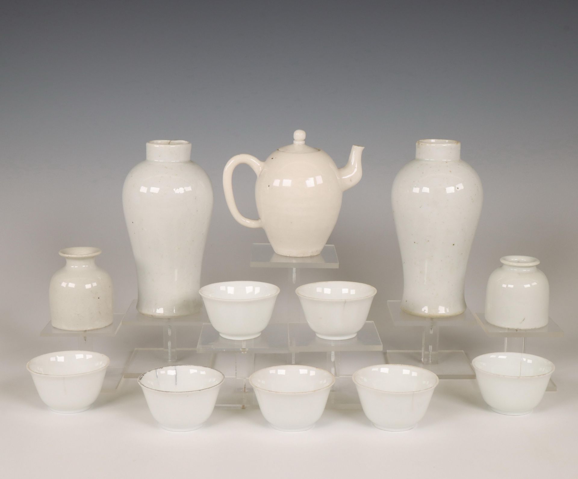 China, a collection of monochrome white-glazed porcelain, - Bild 2 aus 2