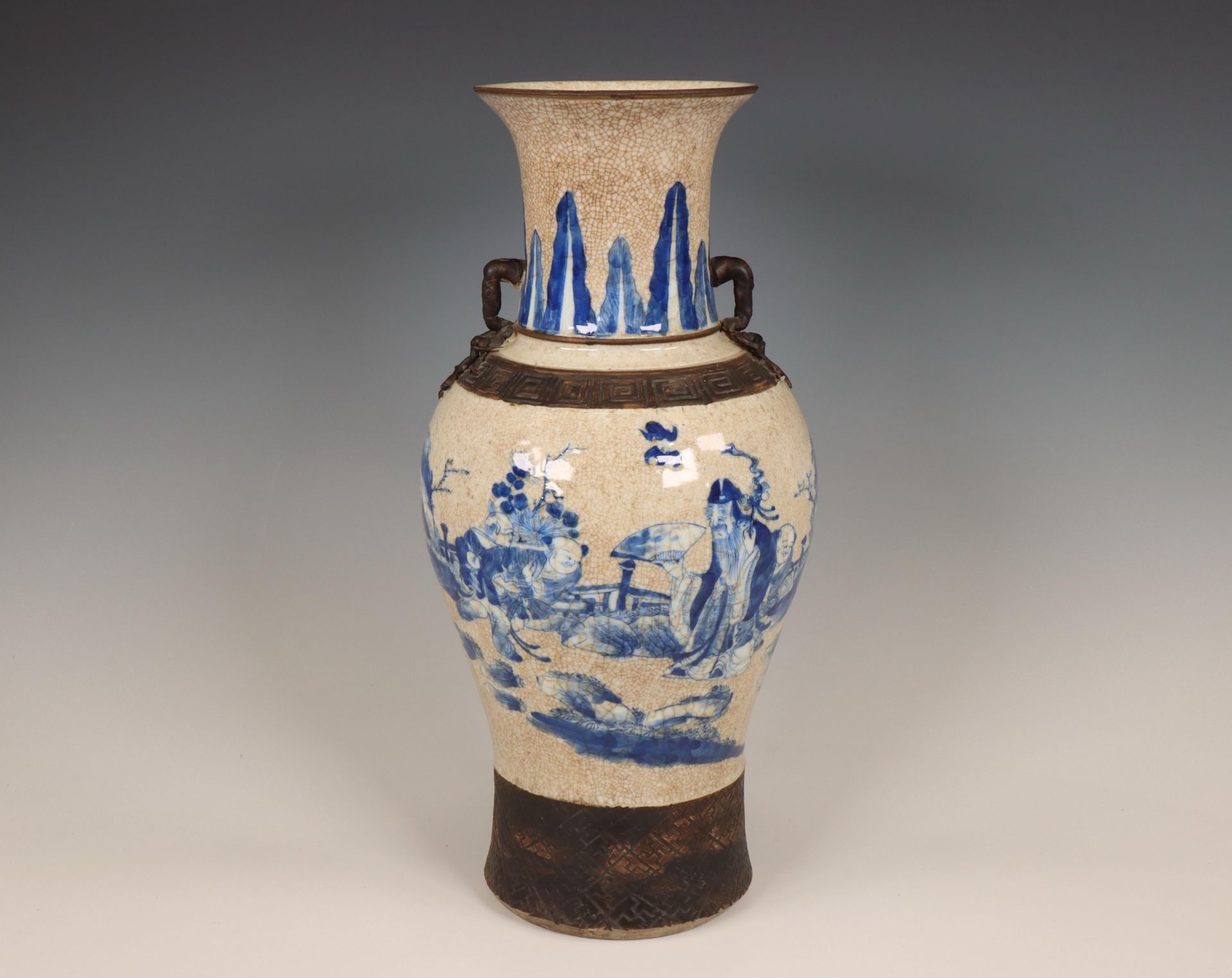 China, a crackled blue and white porcelain vase, ca. 1900,