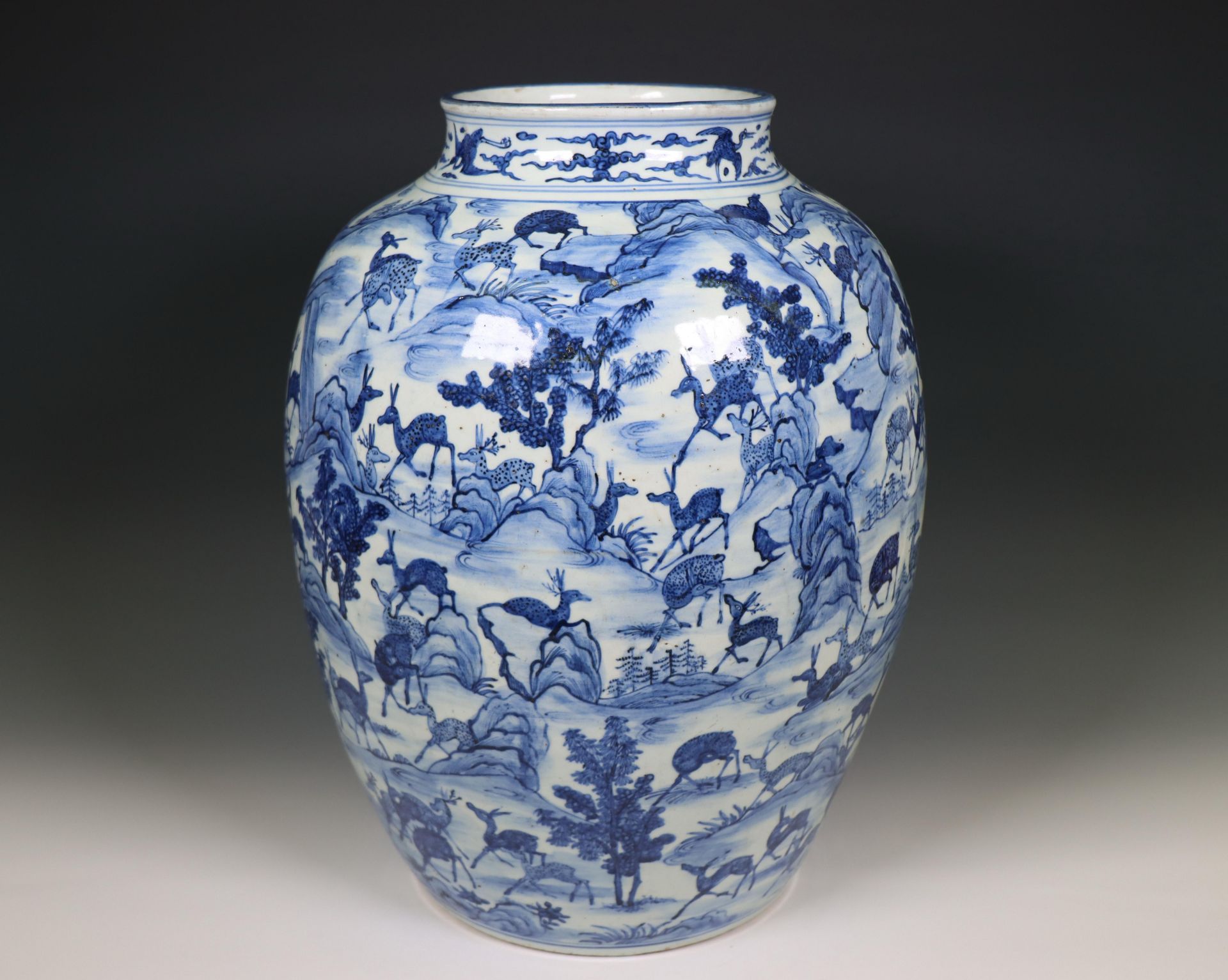 China, blue and white porcelain 'one hundred deer' baluster vase, late Qing dynasty (1644-1912),