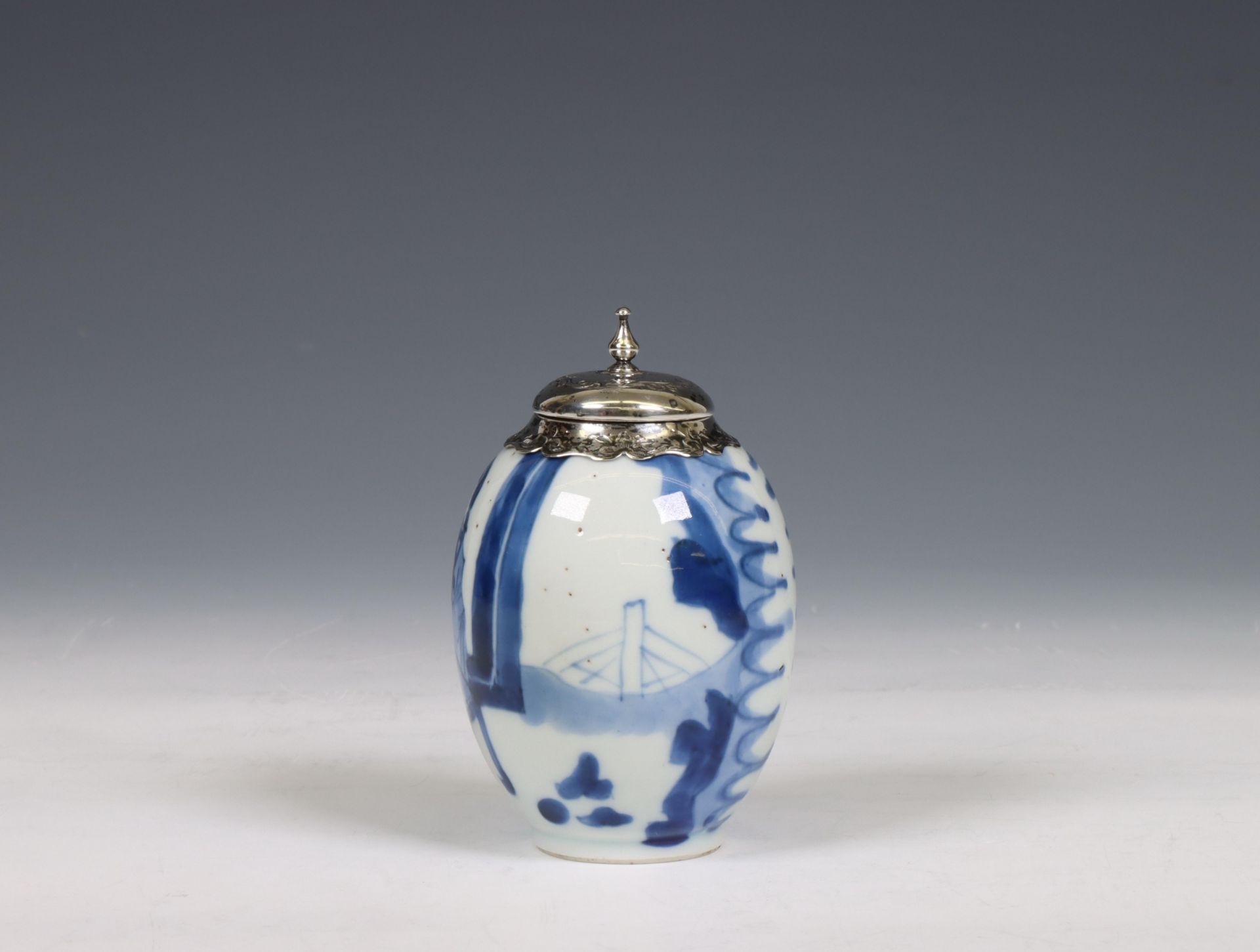 China, a silver-mounted blue and white porcelain jarlet, Kangxi period (1662-1722), the silver later - Bild 5 aus 5