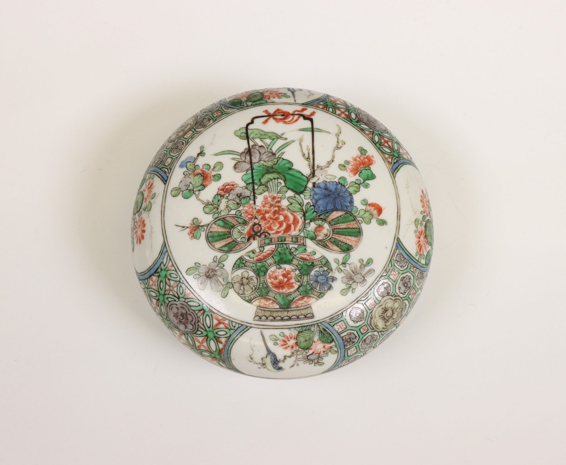 China, a famille verte porcelain circular box and cover, Kangxi period (1662-1722),