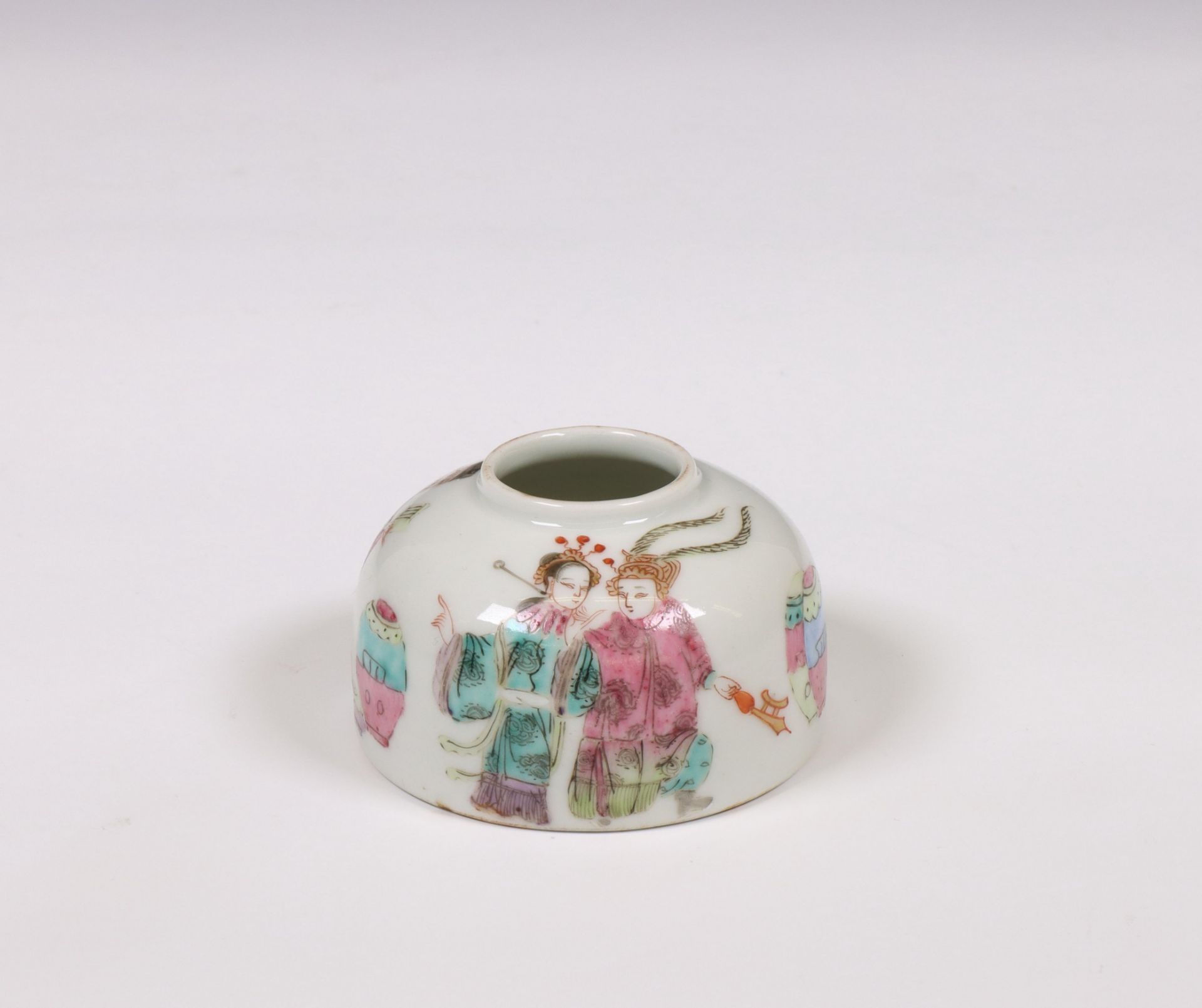 China, famille rose porcelain ink pot, late Qing dynasty (1644-1912),