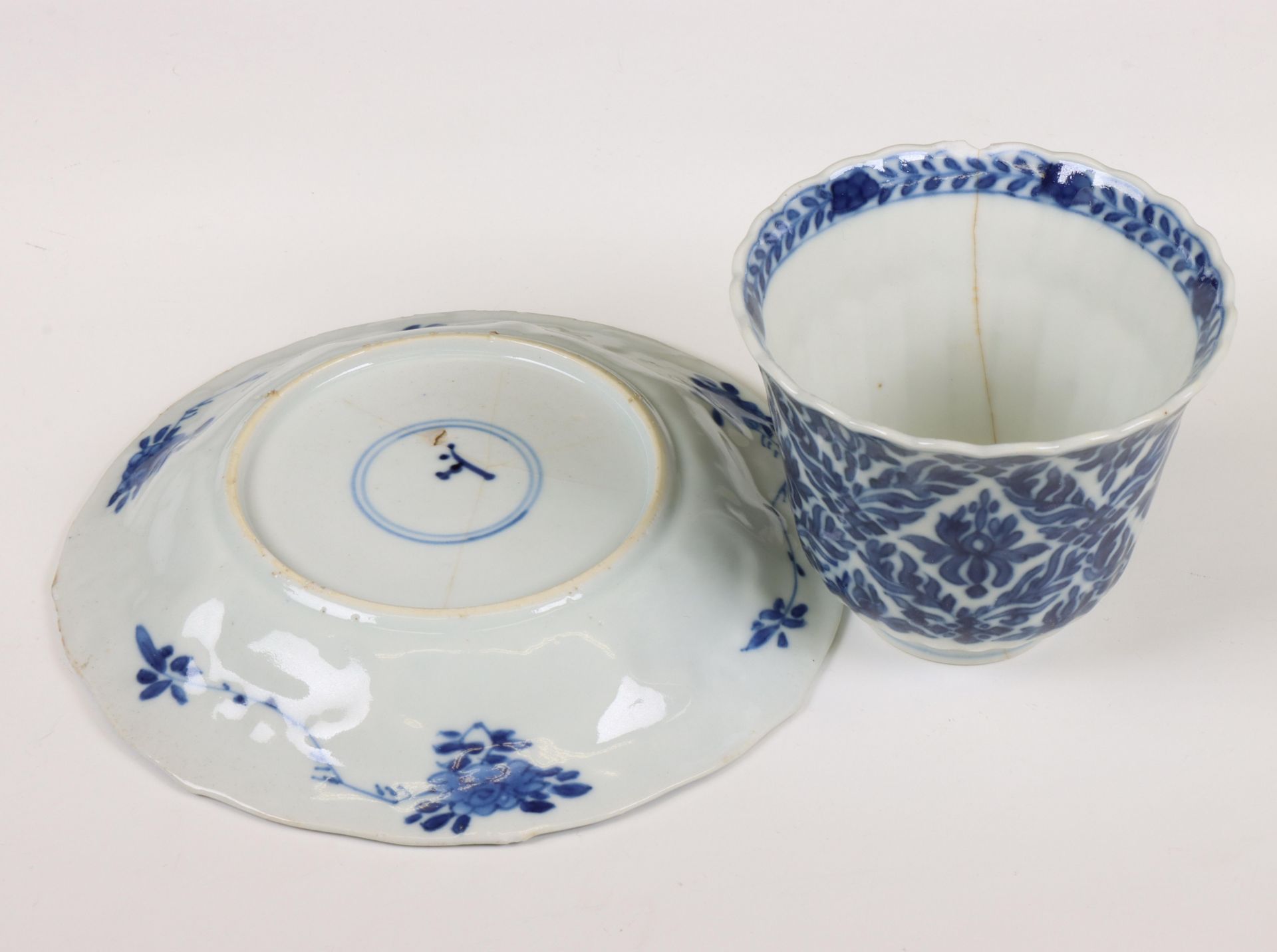 China, a set of two blue and white porcelain cups and five saucers and a set of three saucers, Kangx - Image 2 of 3