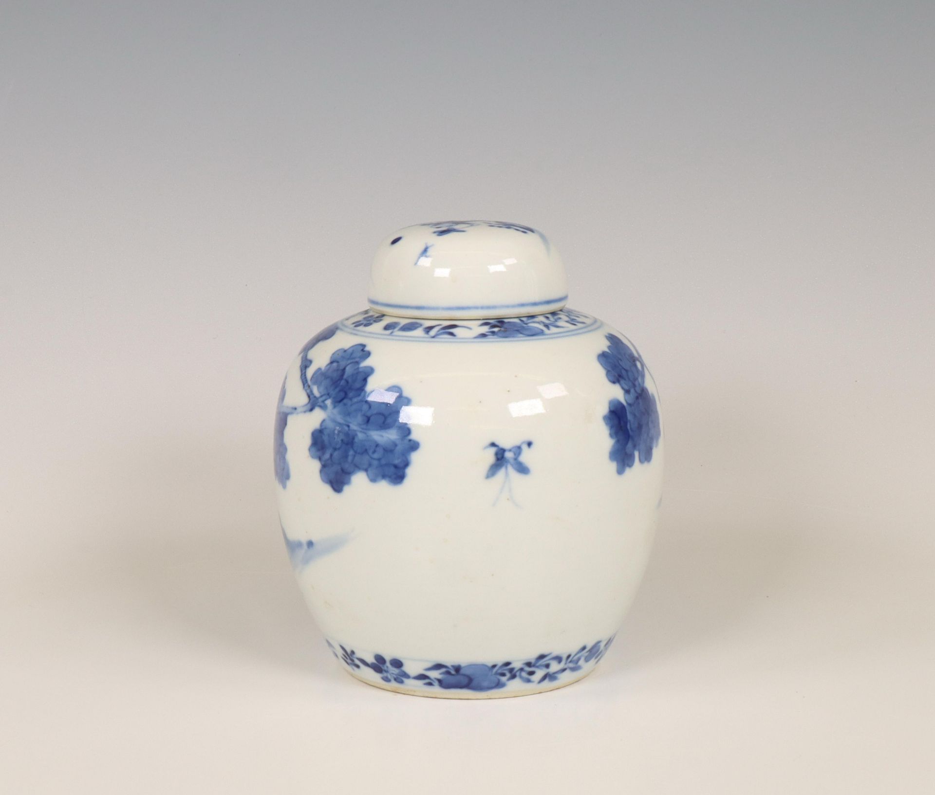 China, blue and white porcelain ginger jar and cover, 18th century, - Bild 2 aus 5