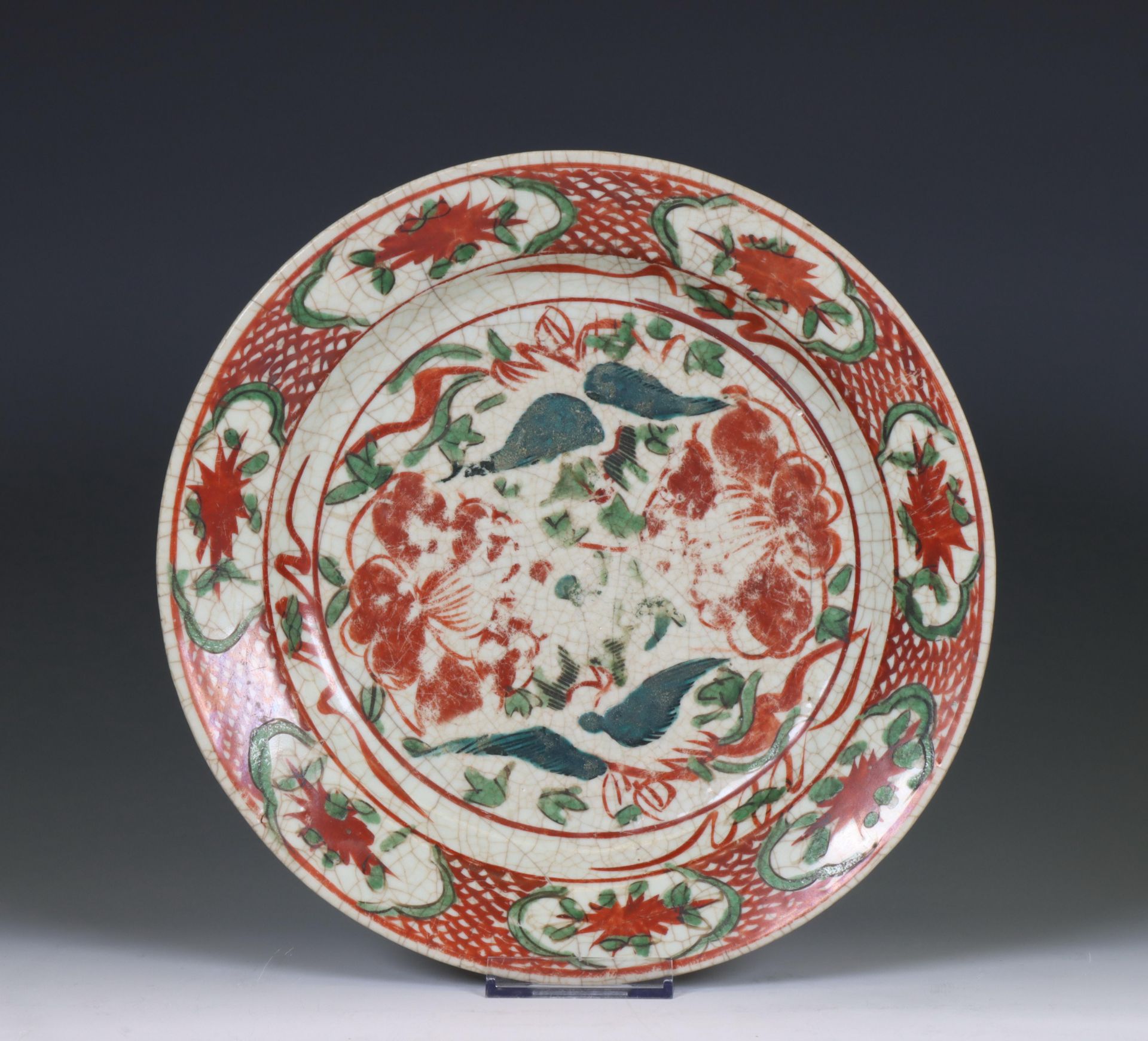 China, a red and green glazed Swatow dish, 17th century,
