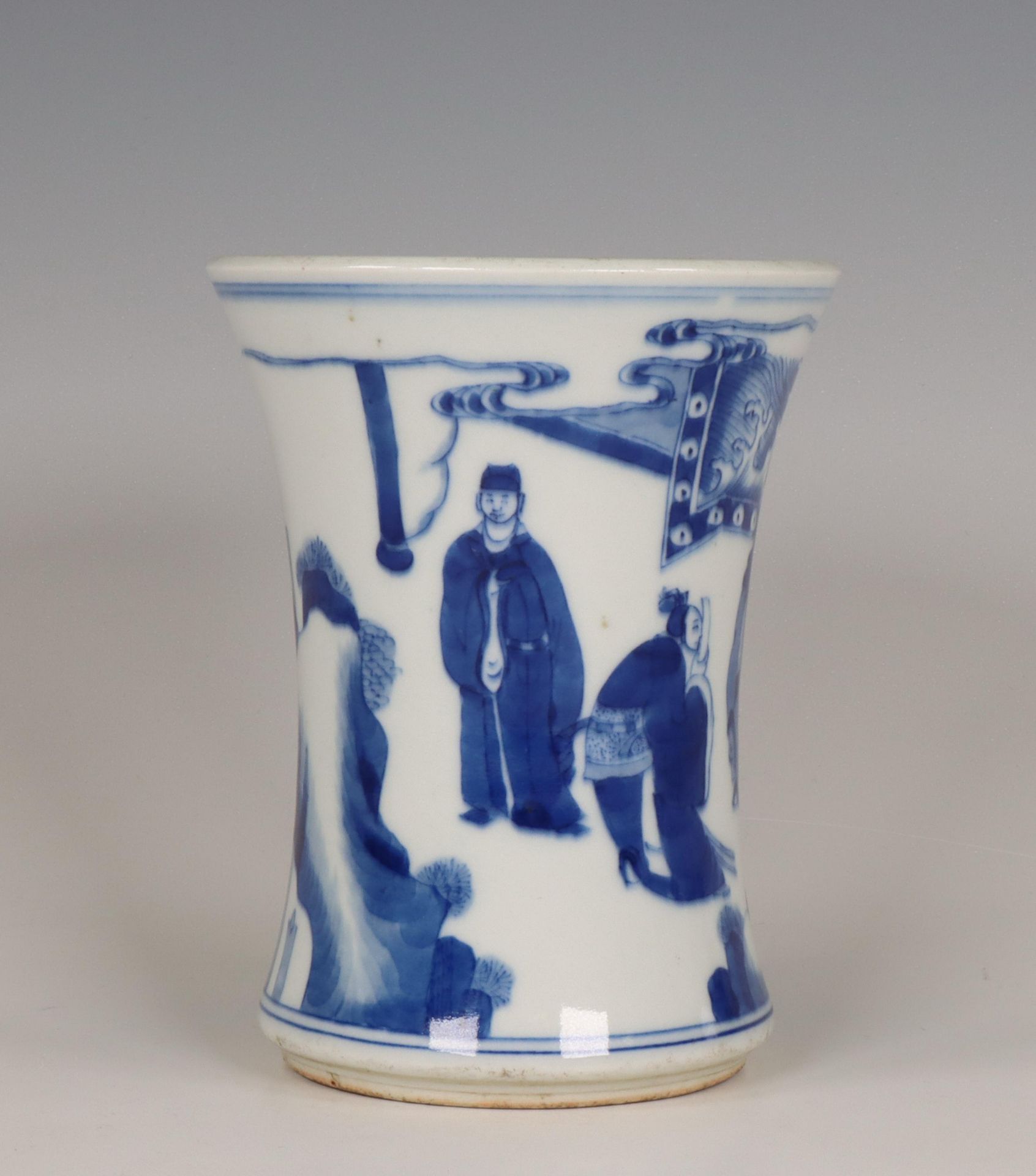 China, a blue and white porcelain brush-pot, bitong, Kangxi period (1662-1722), - Bild 3 aus 6