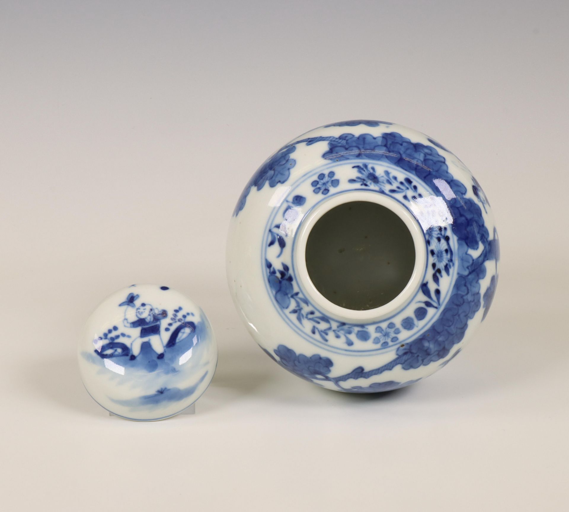 China, blue and white porcelain ginger jar and cover, 18th century, - Bild 3 aus 5