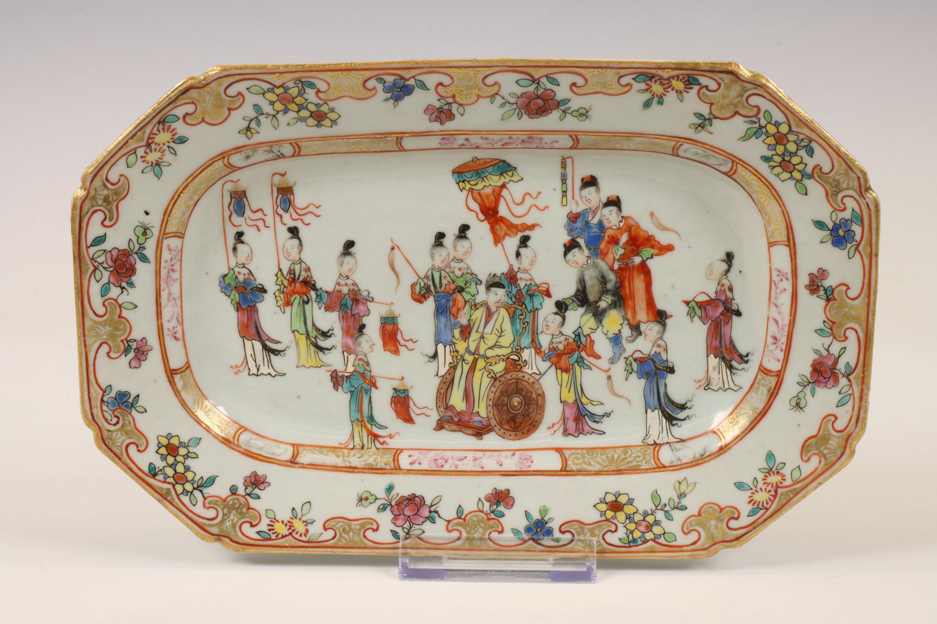 China, a pair of famille rose porcelain trays, 18th century, - Bild 2 aus 4