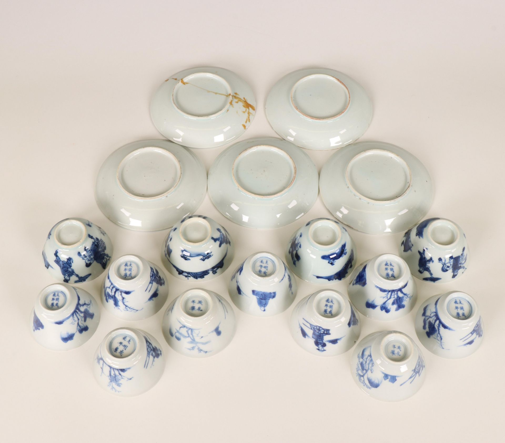 China, collection of blue and white porcelain cups and saucers, mainly 18th century, - Bild 2 aus 3