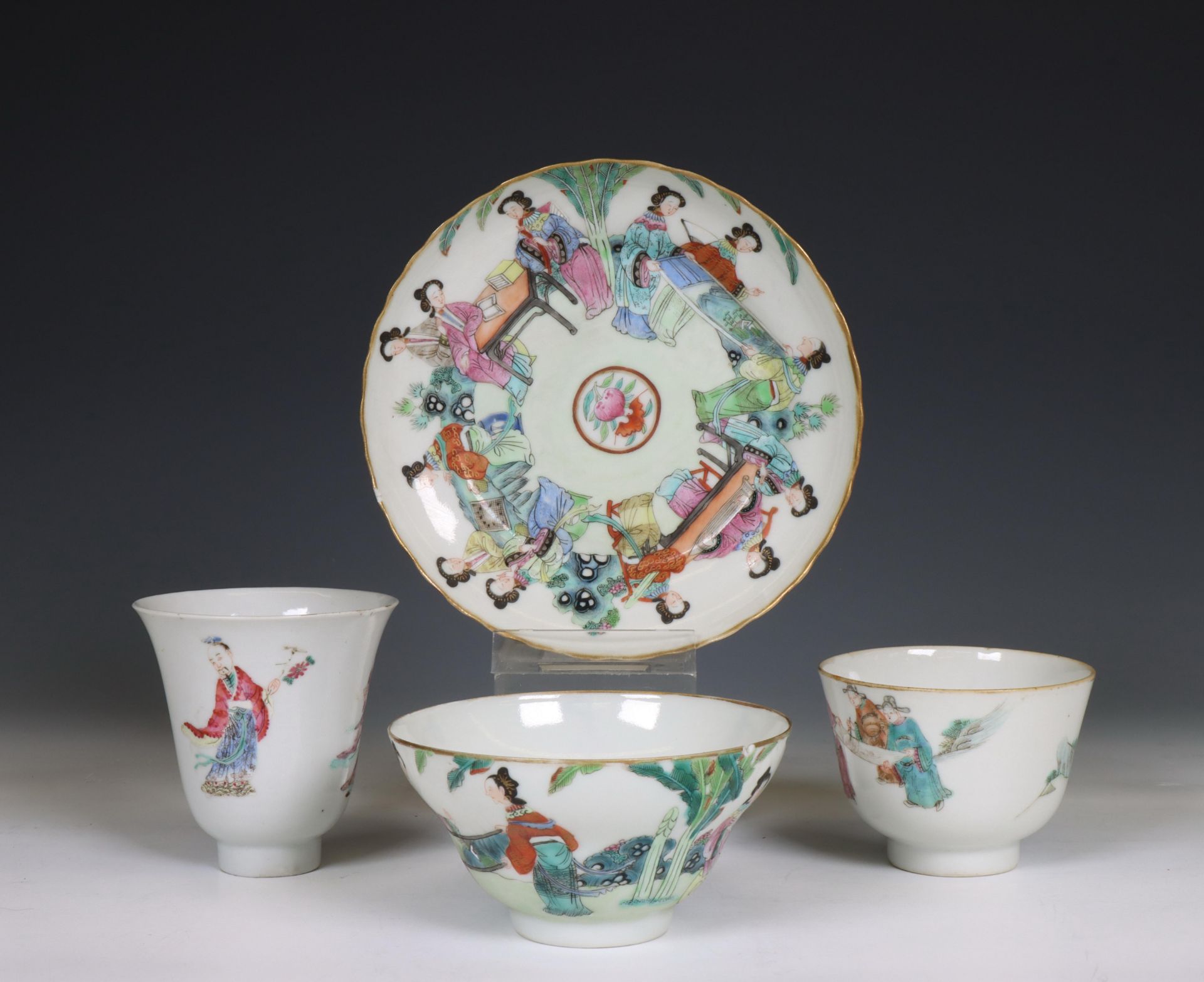 China, a famille rose porcelain cup and saucer and two cups, 19th century, - Bild 5 aus 5