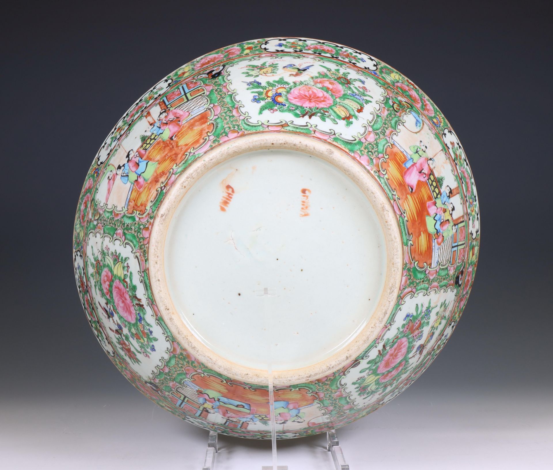 China, a Canton famille rose porcelain punch bowl, 19th century, - Bild 2 aus 8