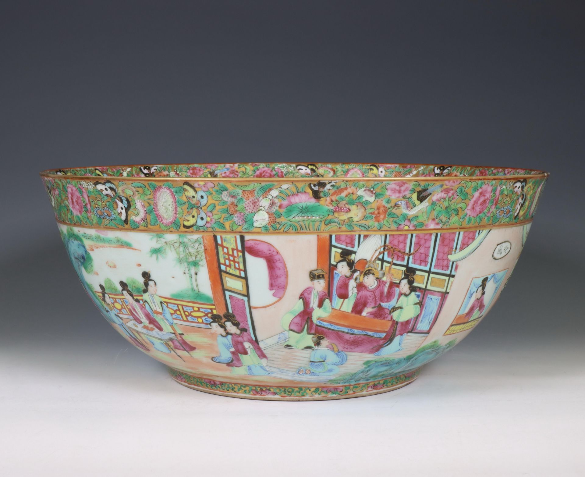 China, a Canton famille rose porcelain punch bowl, 19th century, - Bild 4 aus 8